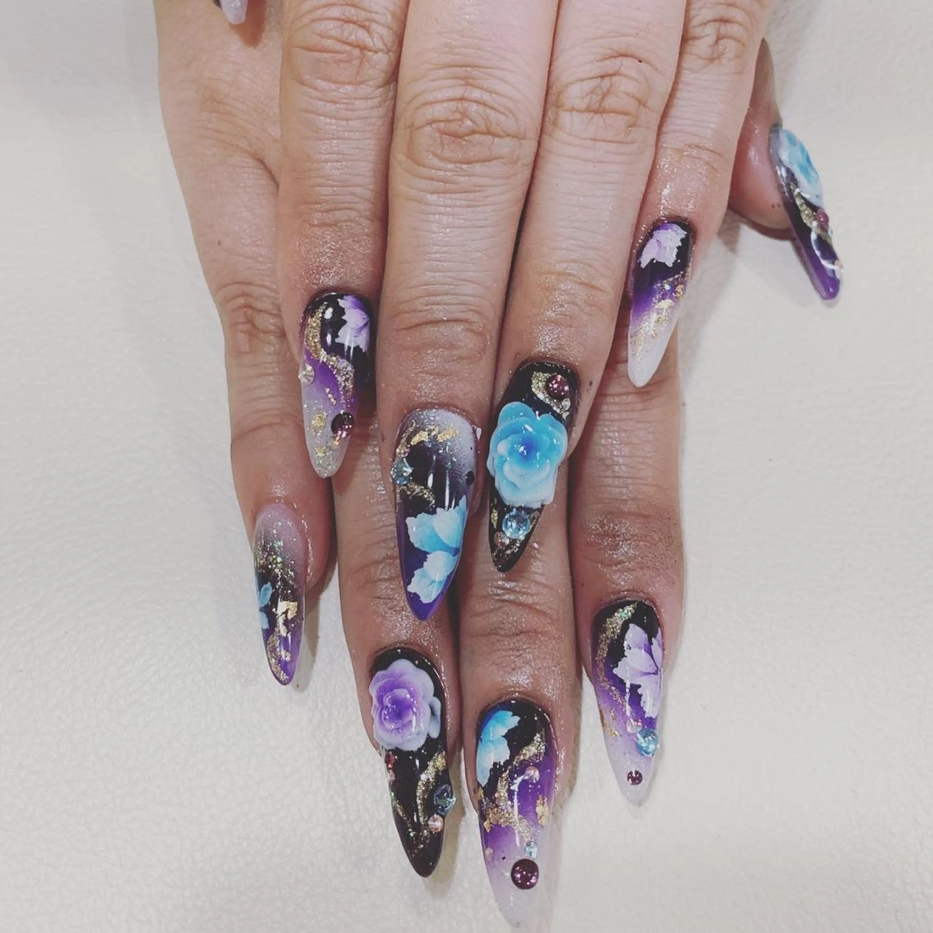 ロング H NANAのネイルデザイン