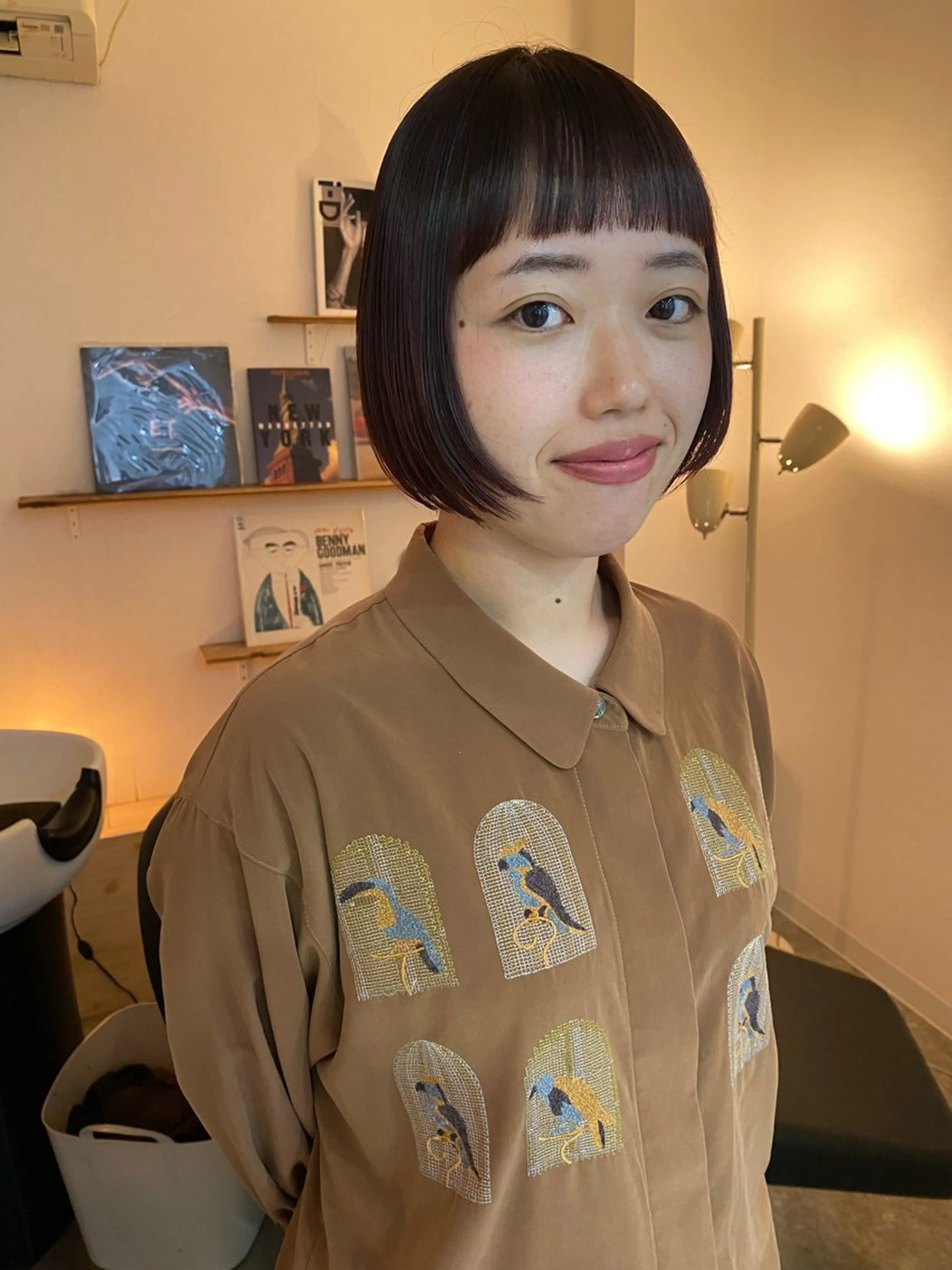 ショート ボブ オン眉 ワイドバング 森貴裕/ベージュ/ パーマ/オリーブのヘアスタイル