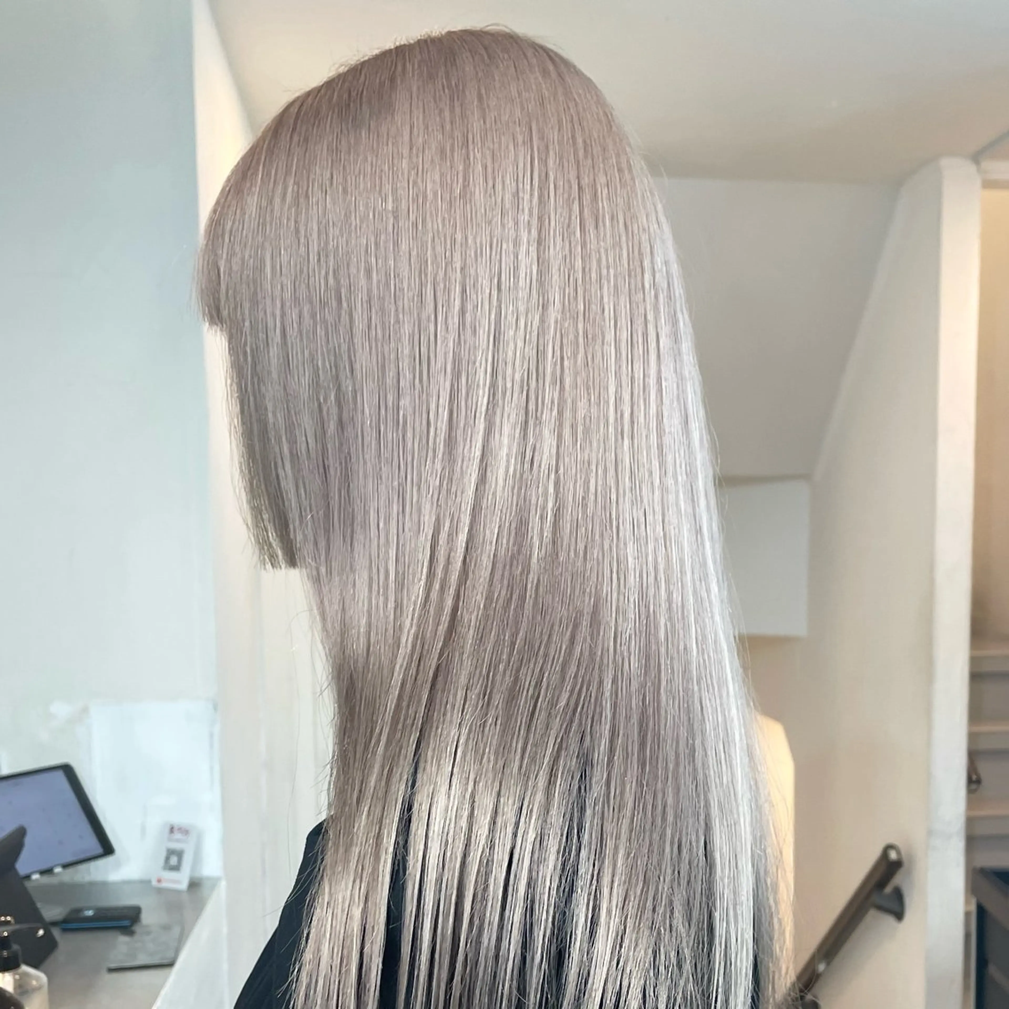 ロング カラー ベージュカラー グレージュ シルバー ホワイトベージュ ホワイトシルバー ブロンド・ハイトーン ／遠藤将太のヘアスタイル