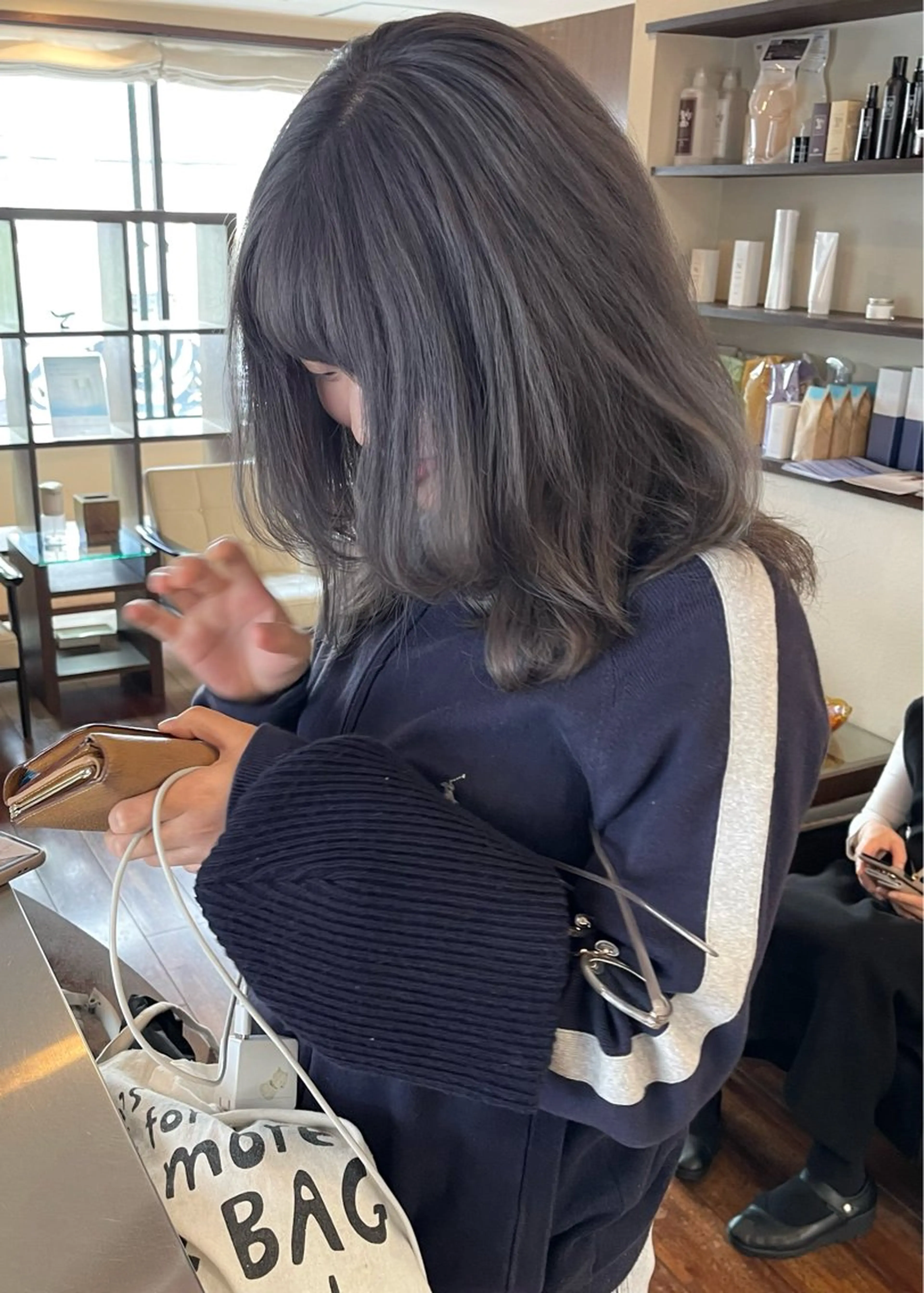 ミディアム カラー ブリーチ ケアブリーチ カット ヘアカラー トリートメント 髪質改善ｶﾗｰ ｹｱﾌﾞﾘｰﾁ/ﾀﾑのヘアスタイル