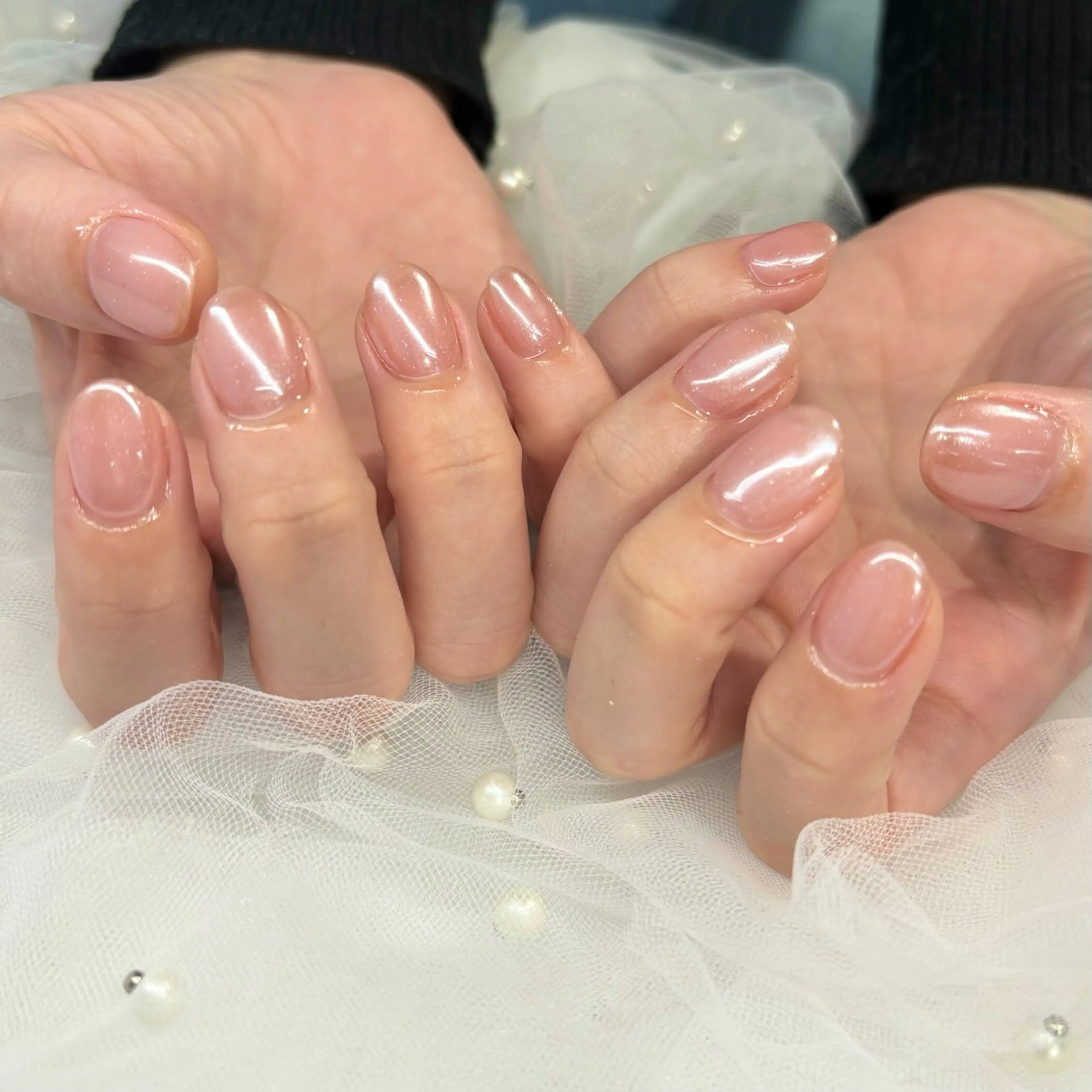 ネイル オーロラネイル ラメ(グリッター) ピンク ホワイト ハンドネイル 荒巻 めいのネイルデザイン