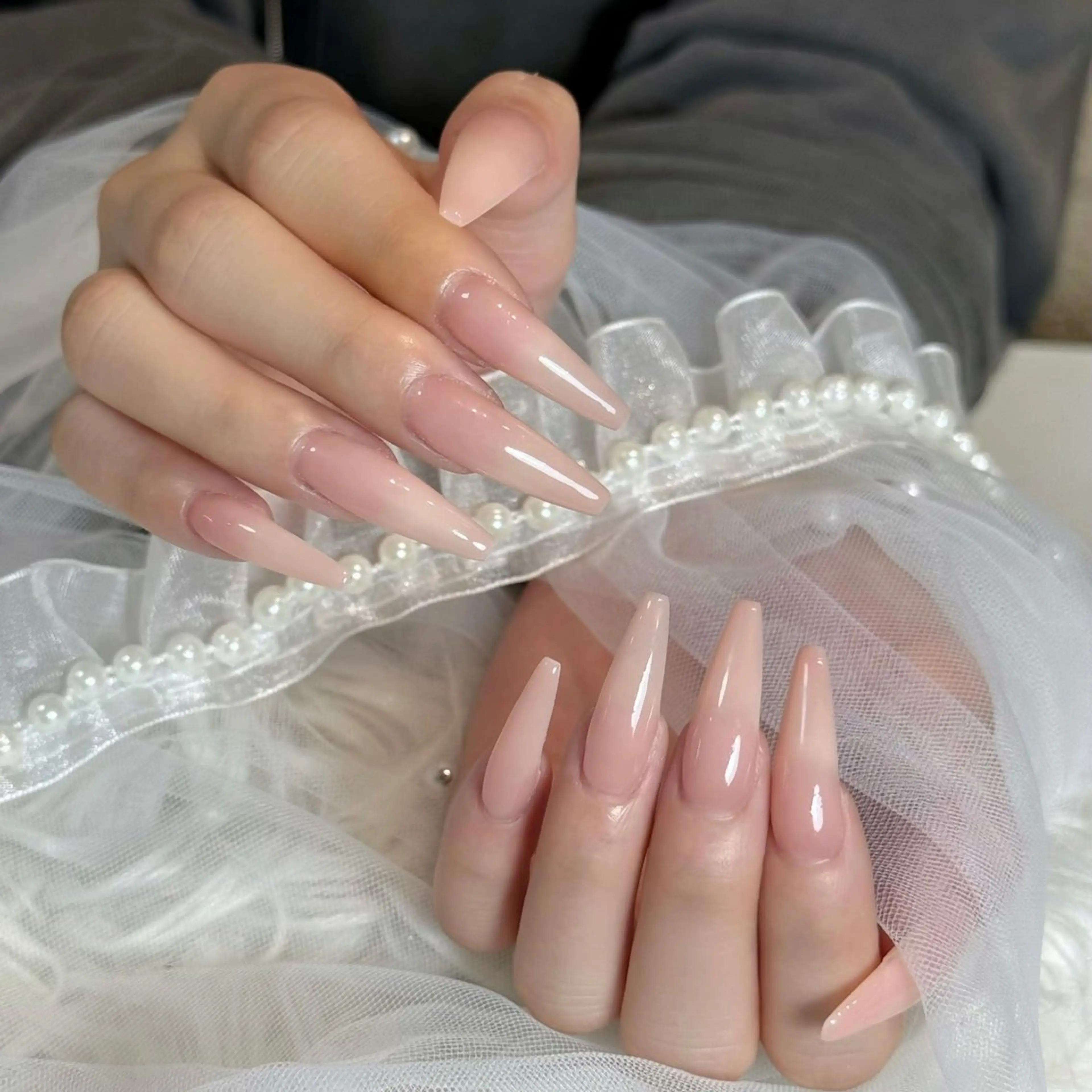 ネイル ボルドー ブラウン チークネイル ドット フットネイル ハンドネイル Julli NailStudioのネイルデザイン