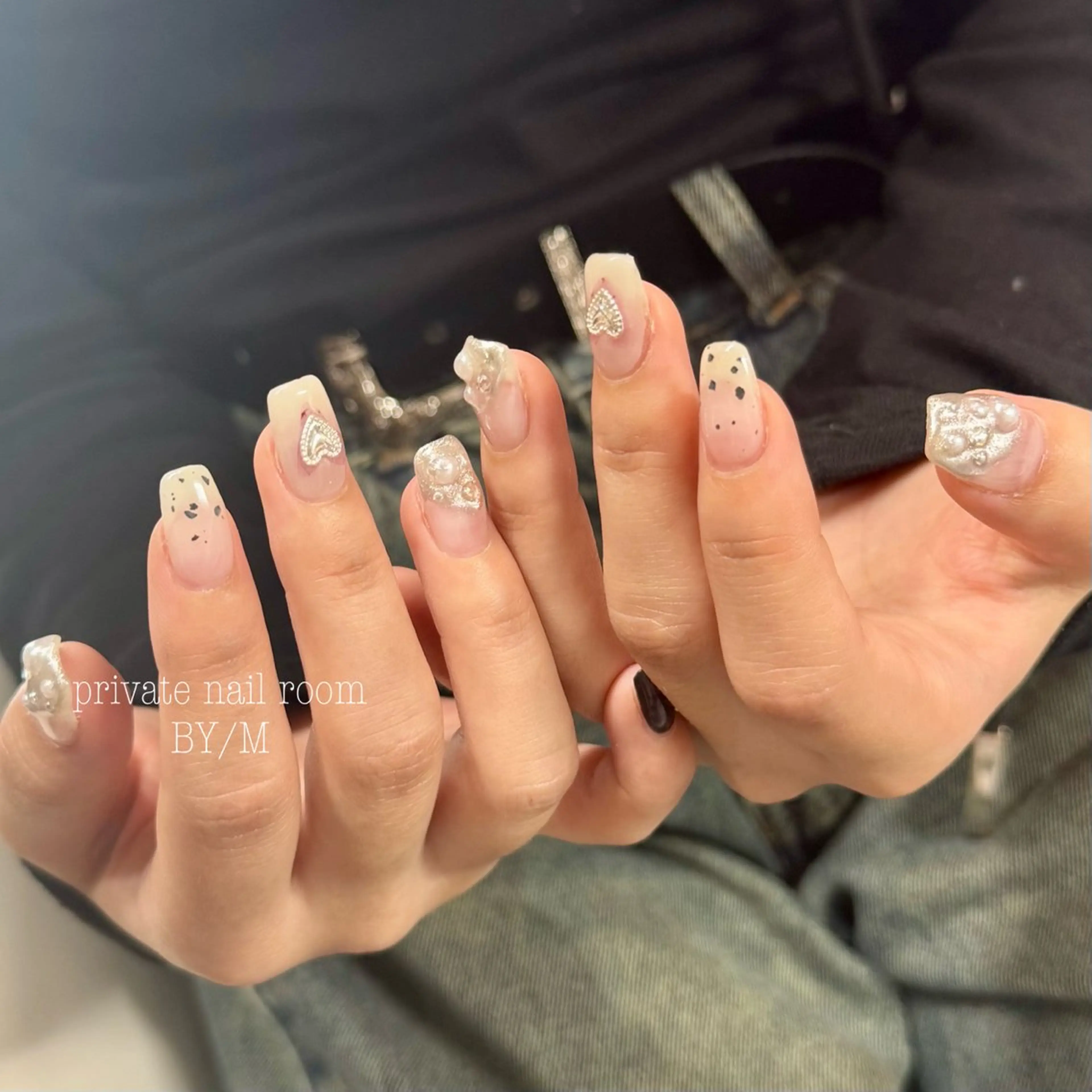 ネイル ミラーネイル 持ち込み シルバー ホワイト ハンドネイル BY / Mのネイルデザイン