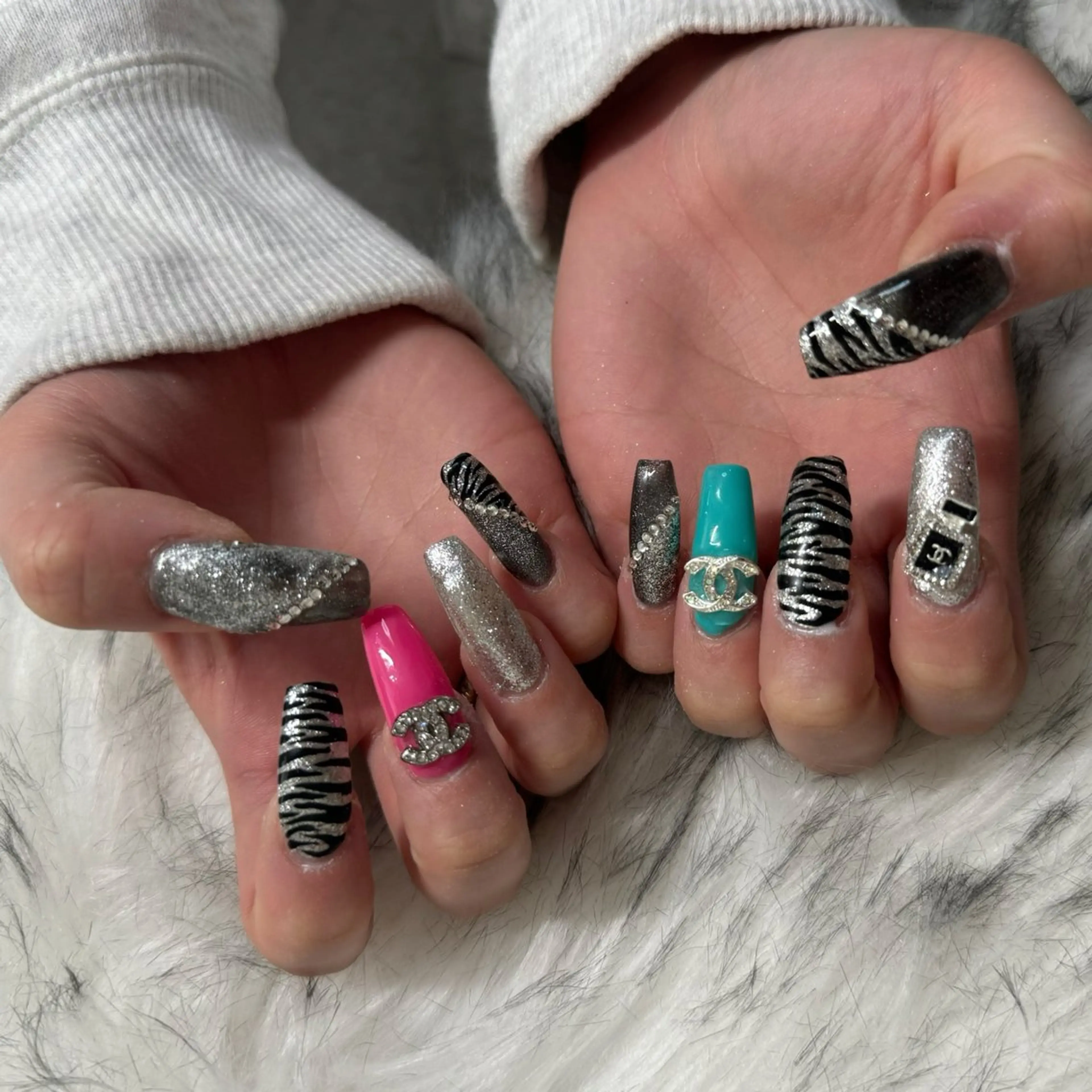 ロング ハンドネイル mao .のネイルデザイン