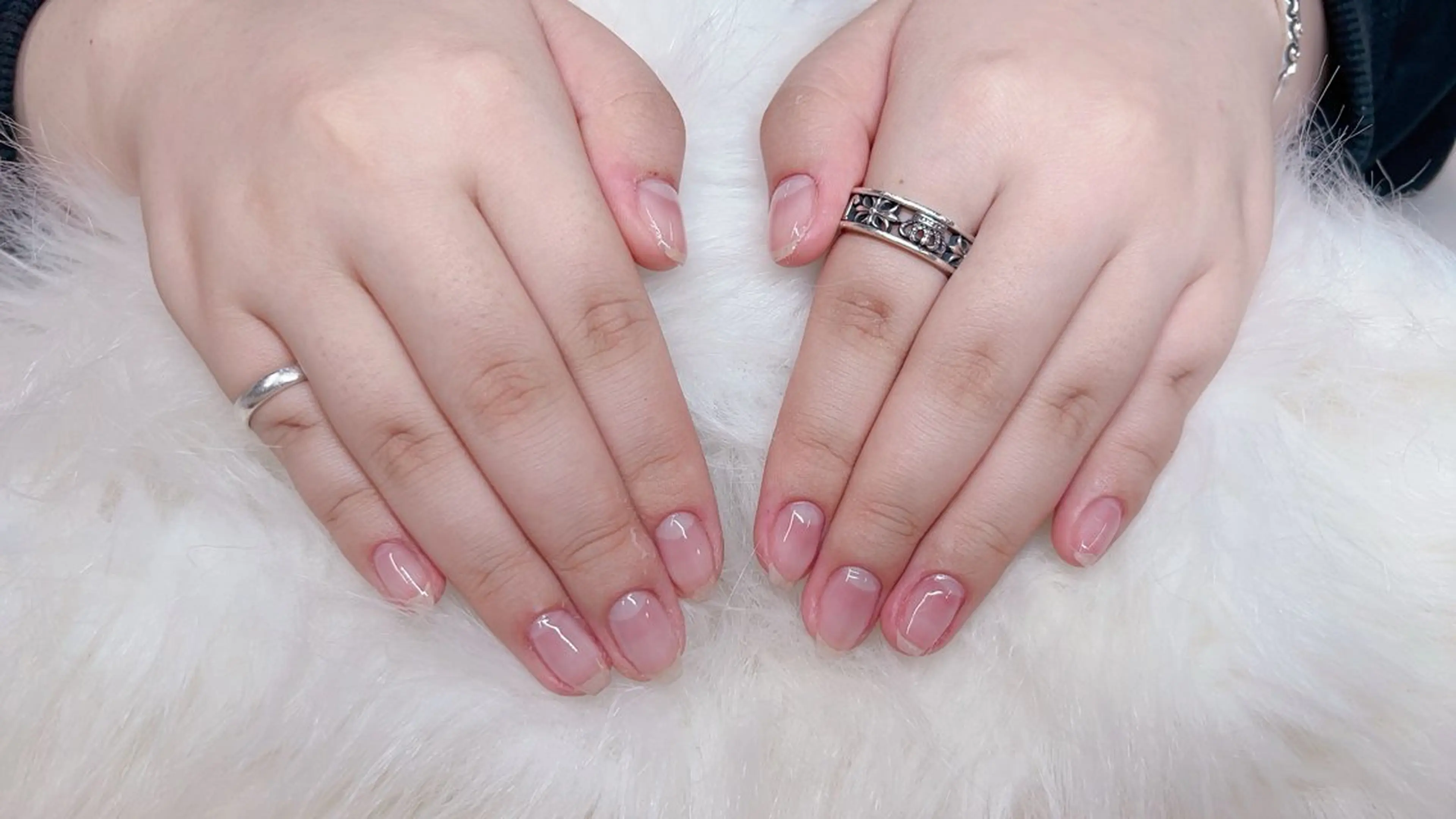 ネイル クリアネイル ジェルネイル パラジェル HENECY🍓 momokaのネイルデザイン