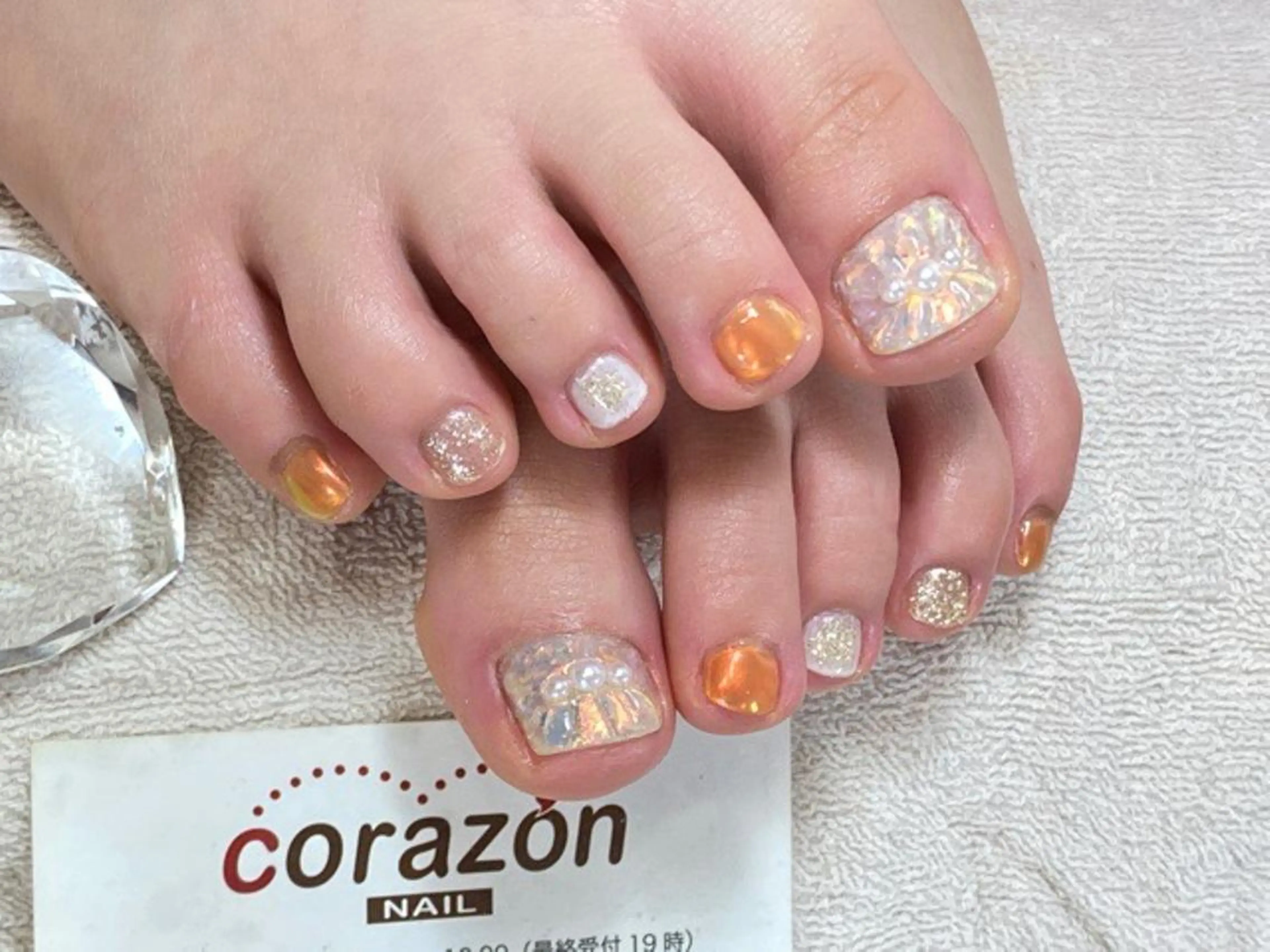 ネイル アートネイル ミラーネイル オレンジ ホワイト corazon所属・ネイリスト aicoのネイルデザイン