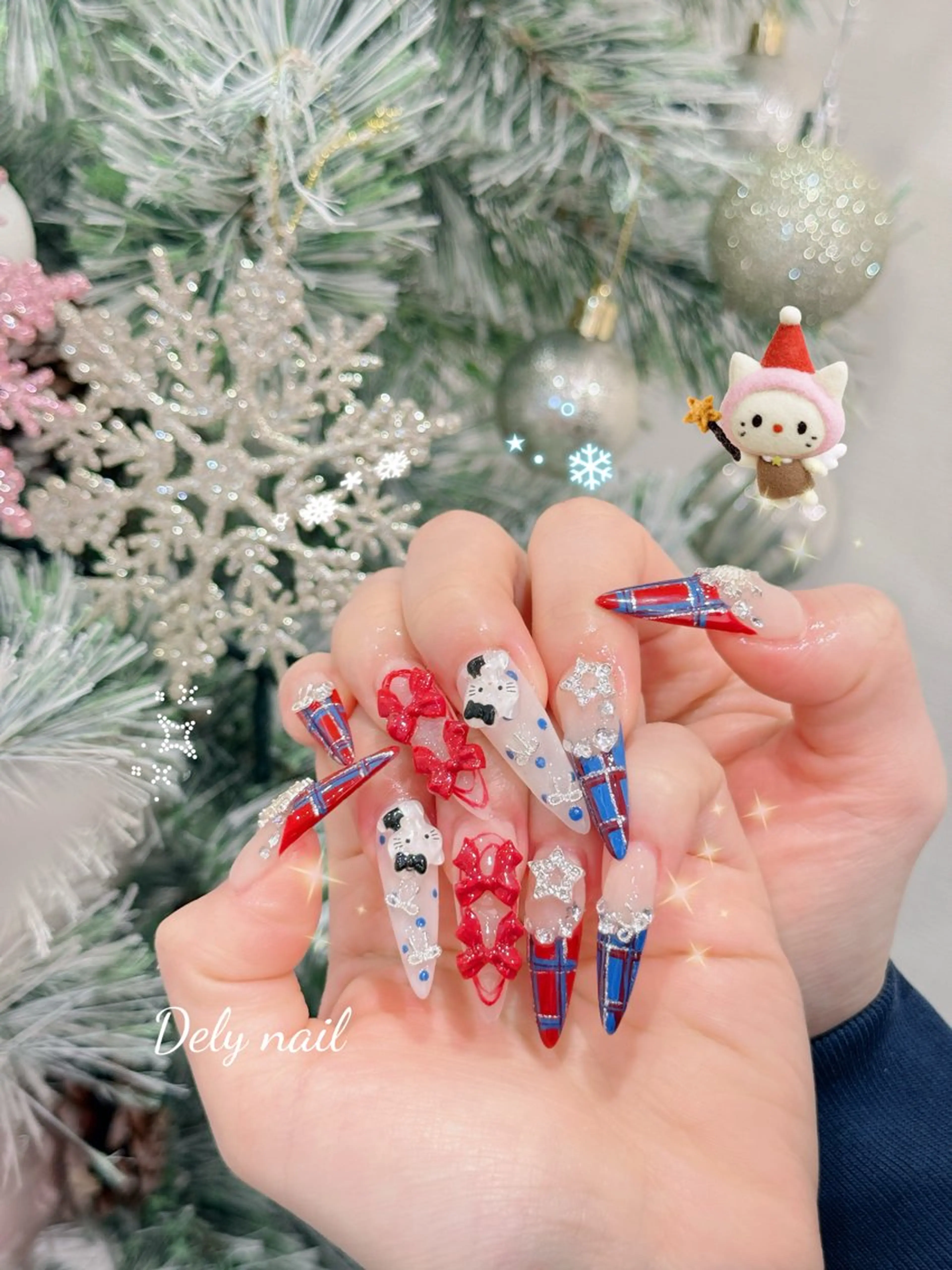 ネイル キラキラネイル ロングネイル リボン 冬ネイル クリスマス DELY_NAIL所属・Dely Nailのネイルデザイン