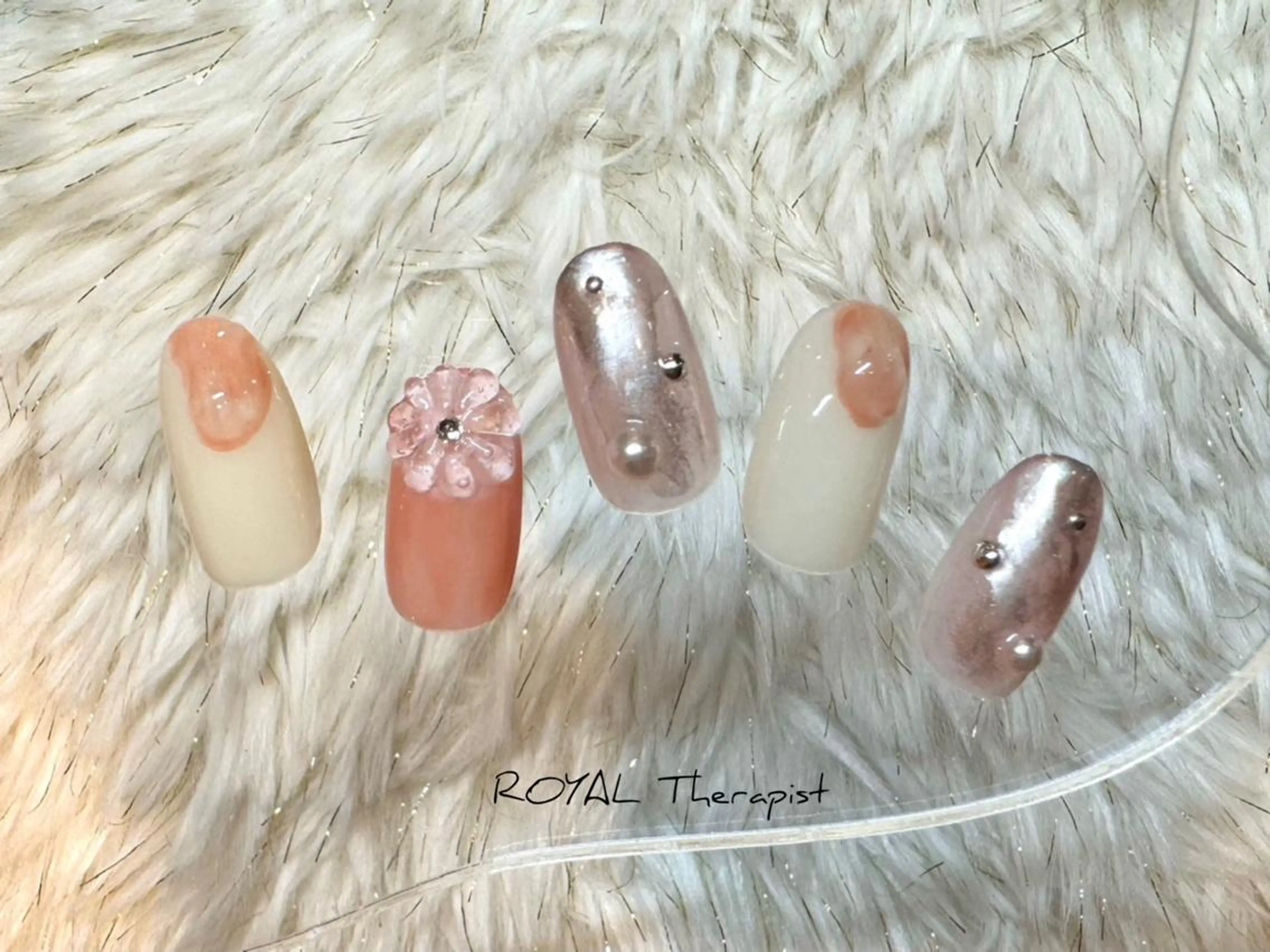 ネイル ハンドネイル 【山岡】 ロイヤル•セラピストのネイルデザイン