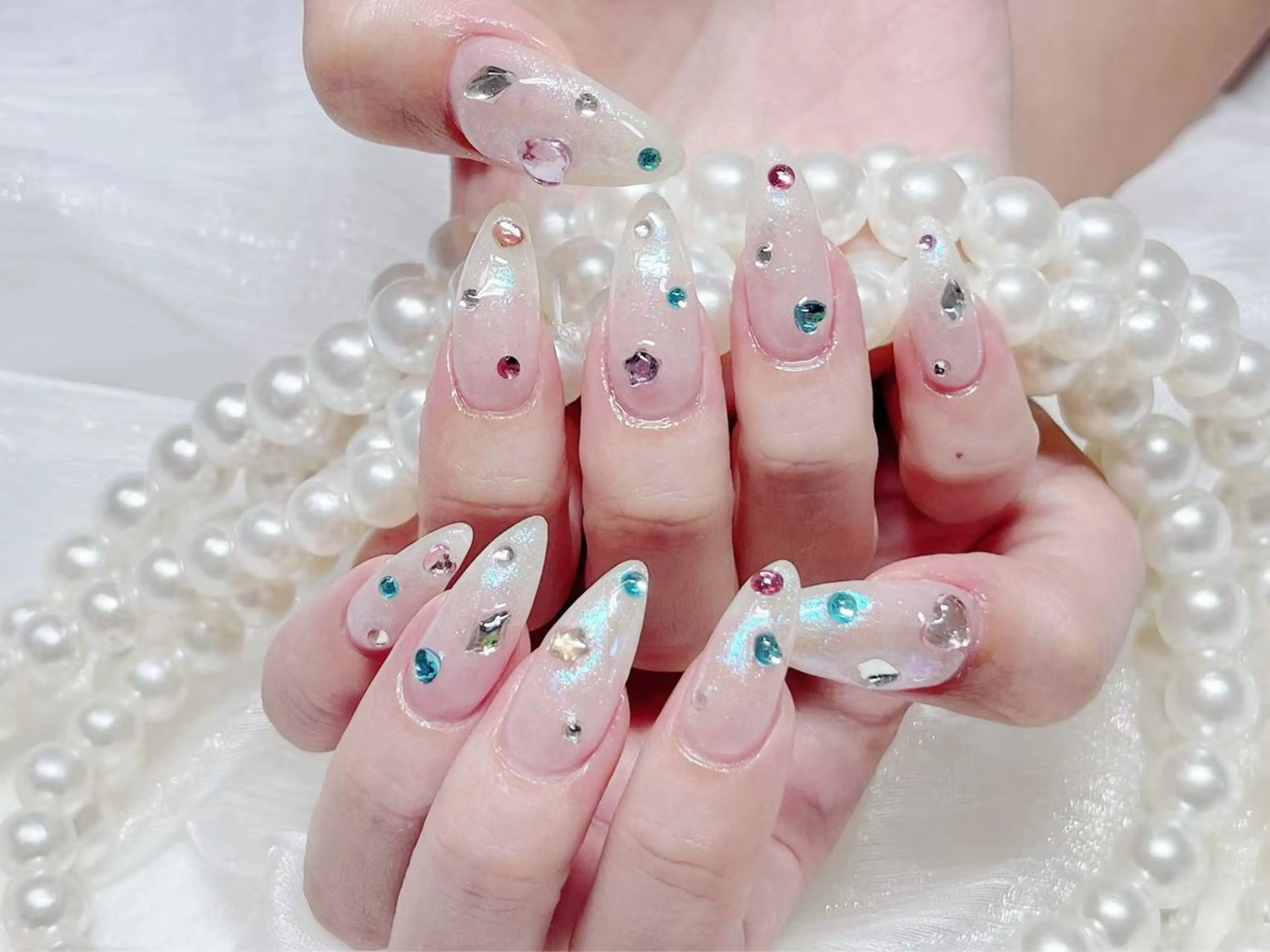 ネイル オーロラネイル 長さ出し フレンチネイル ガーリー キラキラネイル RIn 🎀のネイルデザイン