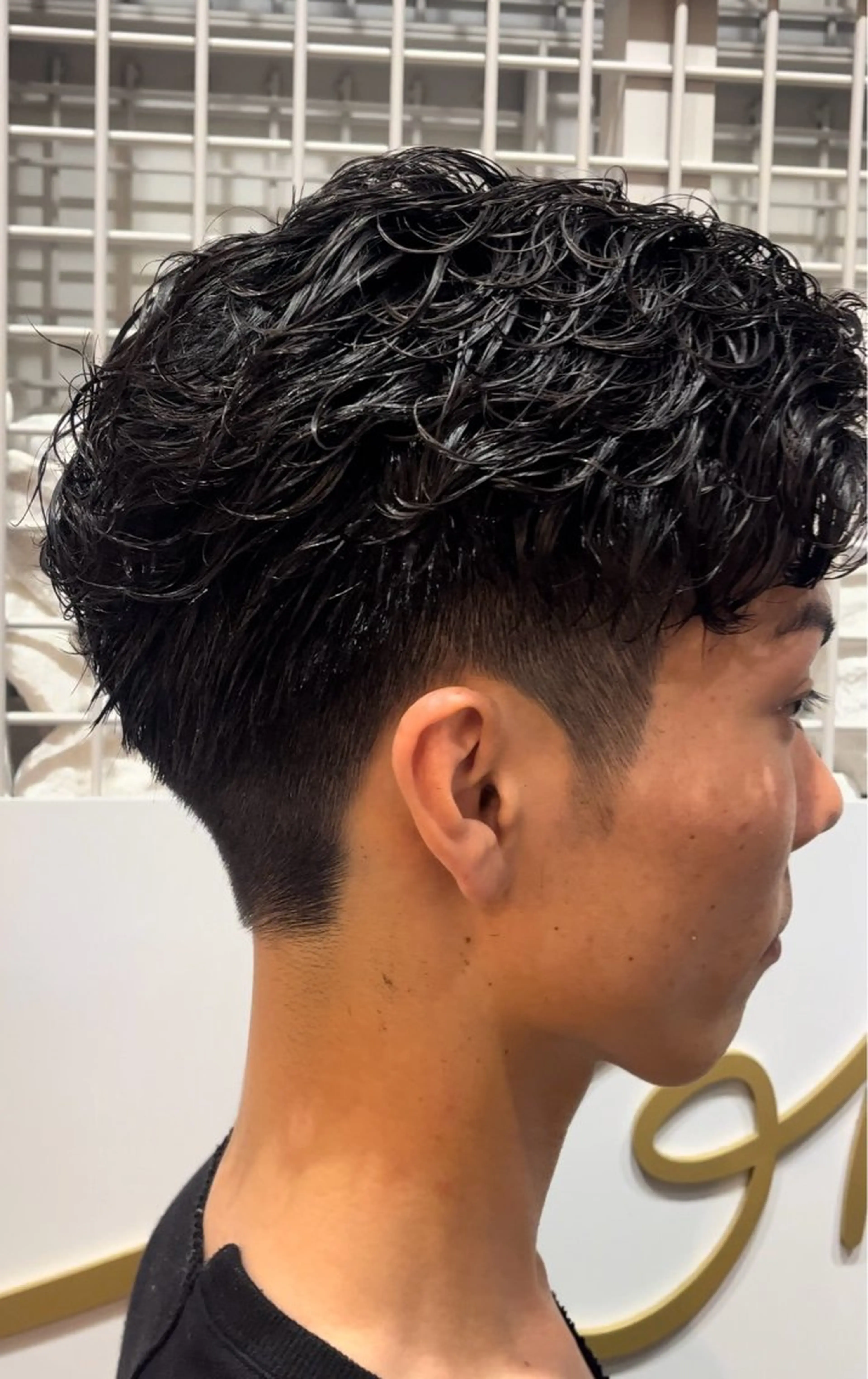 ショート パーマ メンズ 里見 愛梨のヘアスタイル