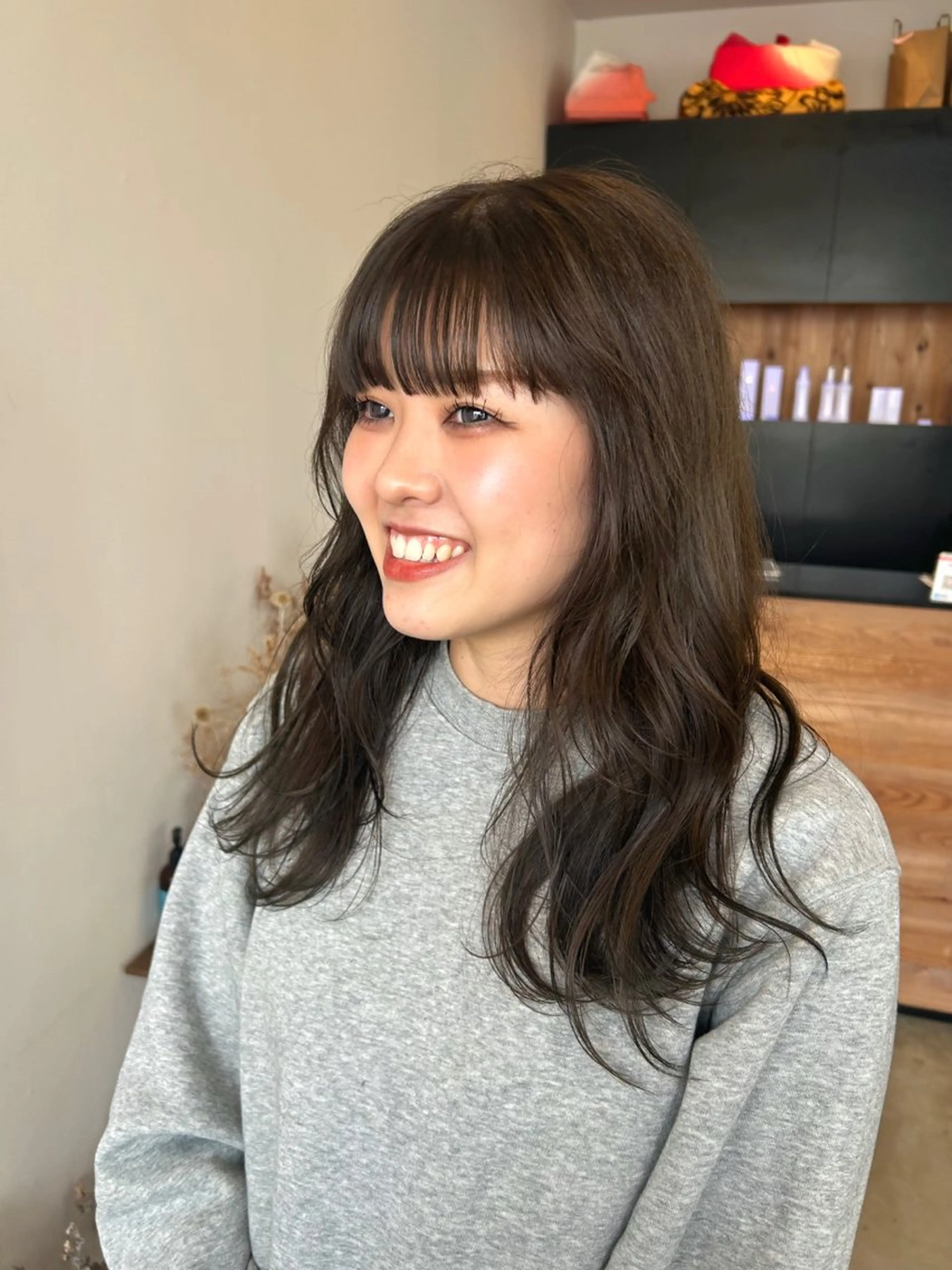 セミロング カット ヘアカラー plus HAIR いずみのヘアスタイル