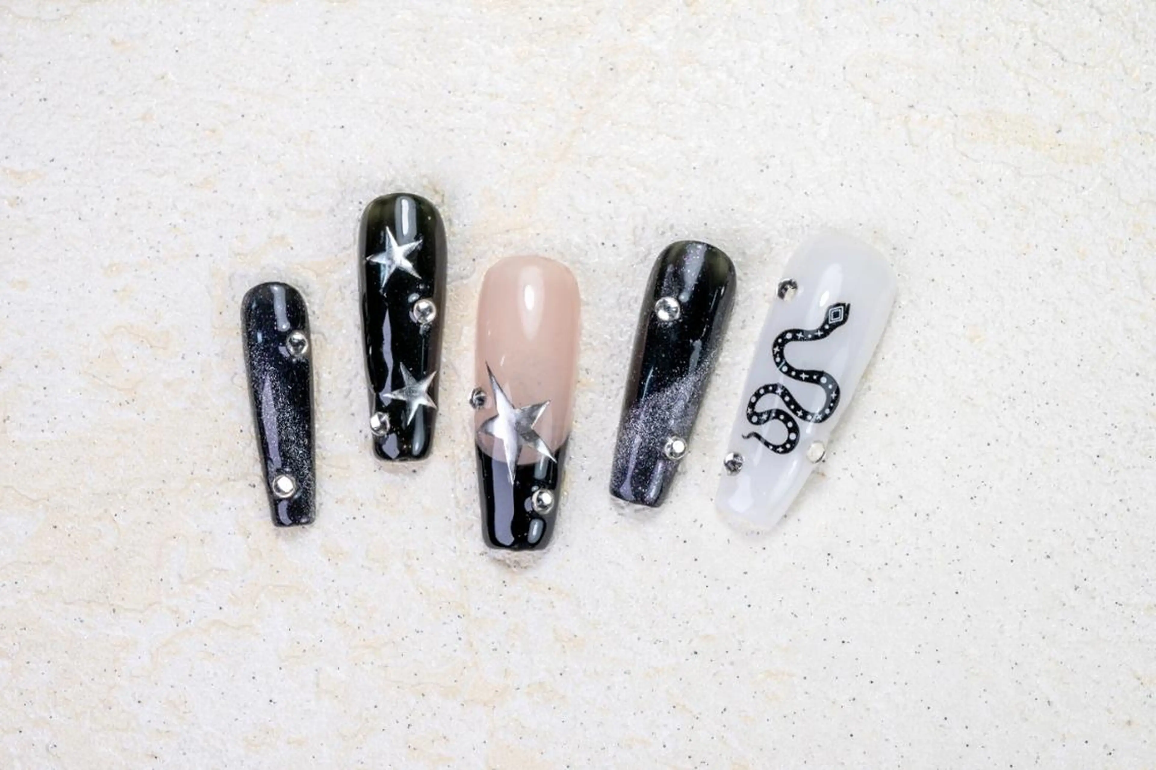 ネイル ハロウィン ロングネイル マグネットネイル スカルプネイル ネイルチップ Mss えりのネイルデザイン