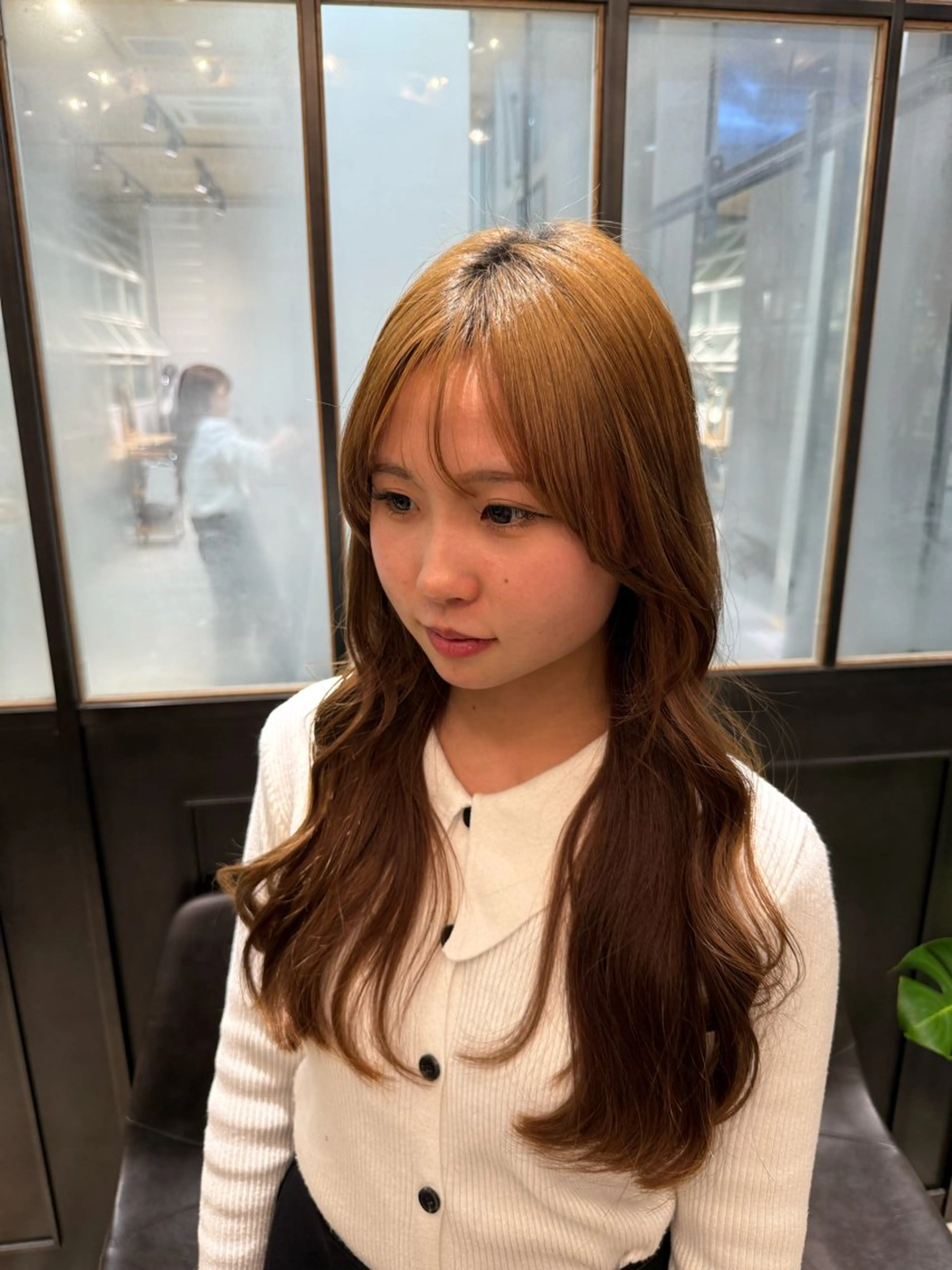 ロング 顔周りカット 韓国風ヘア ロング おくれ毛 小顔カット カット レイヤーカット /momocaのヘアスタイル