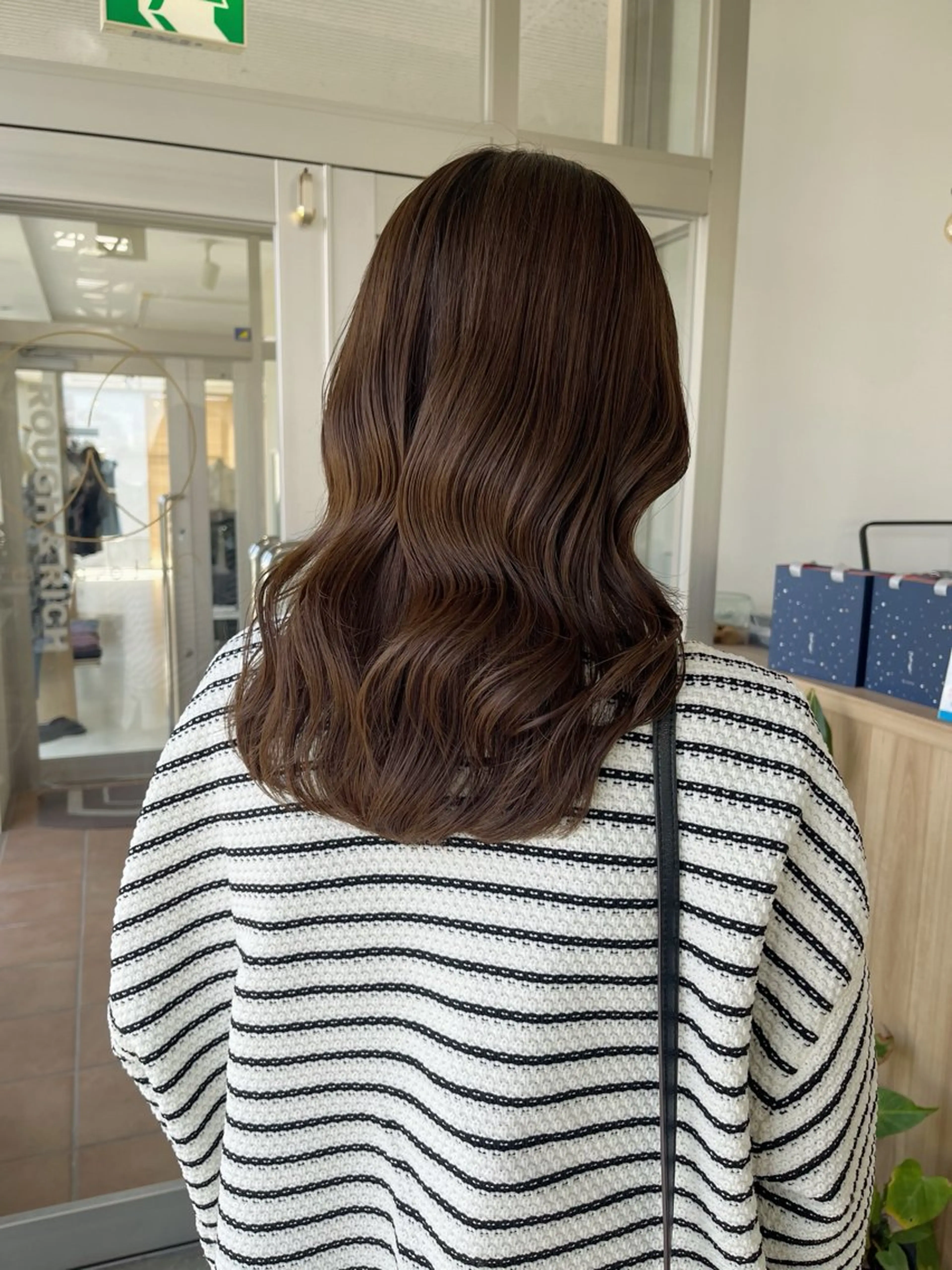 ミディアム 荒川泰輝/オリーブ カラー/透明感カラーのヘアスタイル