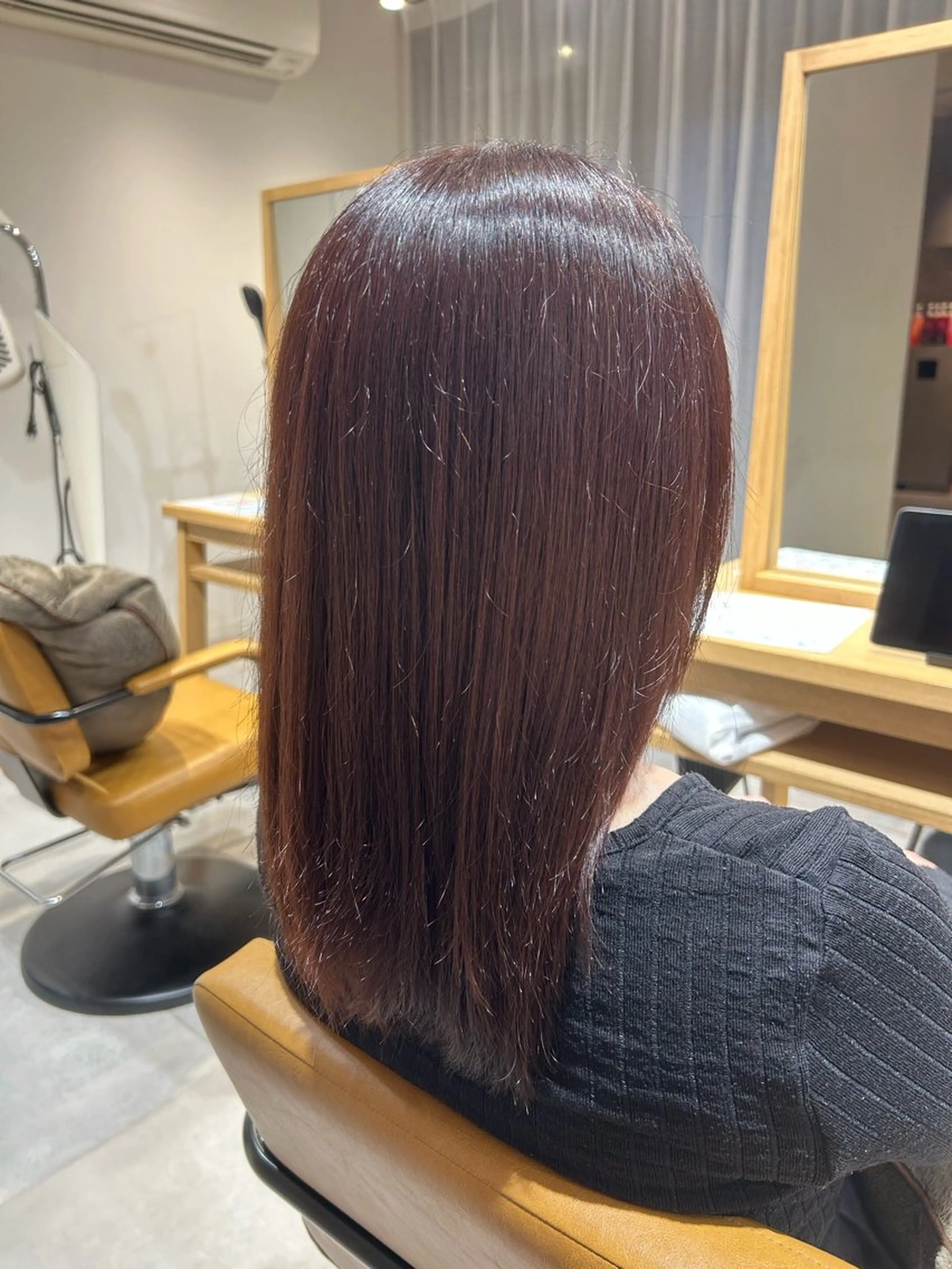 カラー 高根 莉萌のヘアスタイル