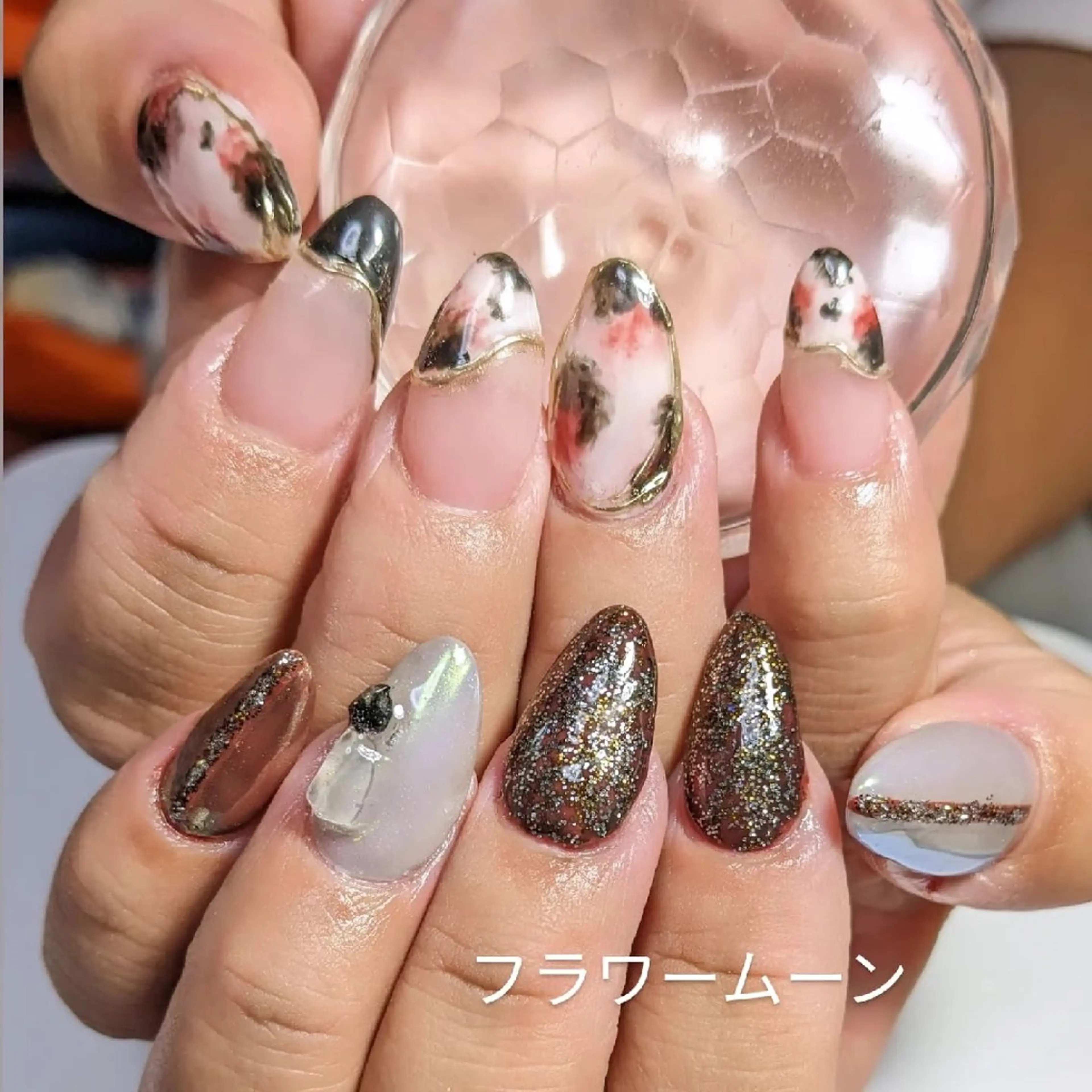 ネイル アニマル柄 オーロラネイル フレンチネイル ミラーネイル フラワー ムーンのネイルデザイン