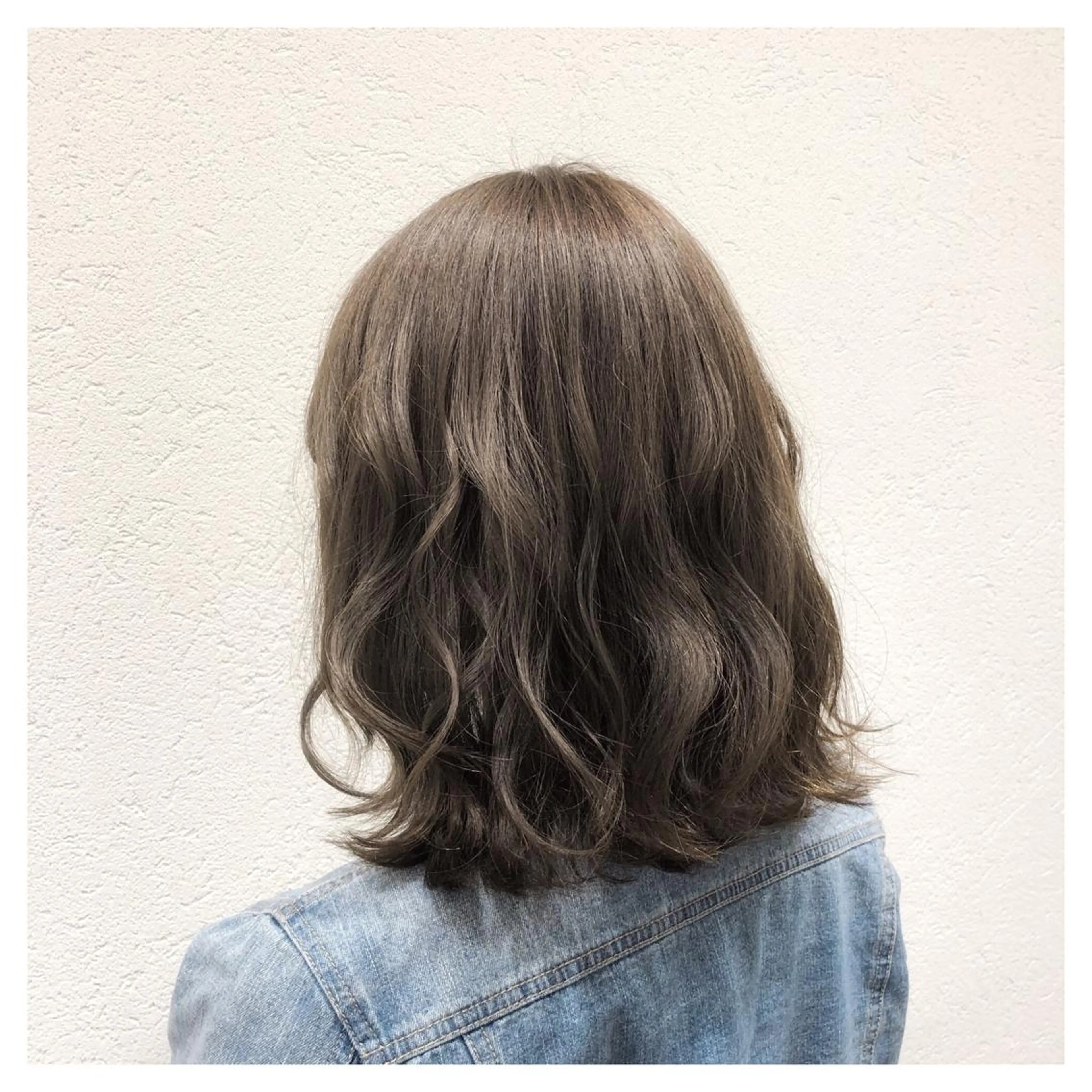 ミディアム カラー biscohair 髪にドラマを。のヘアスタイル