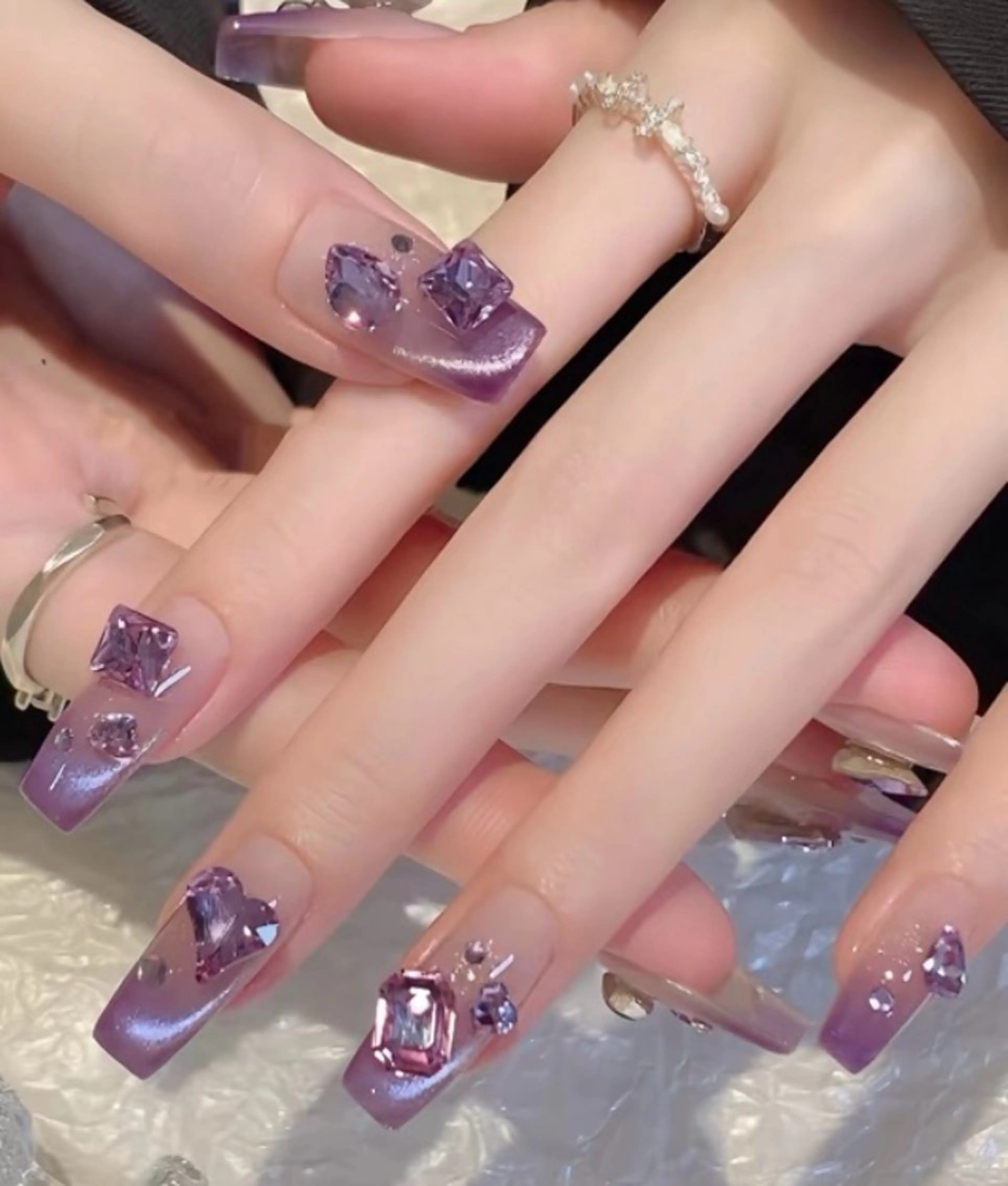 ネイル チークネイル 長さ出し フラワーネイル フレンチネイル ガーリー sun nail池袋 モデル募集のネイルデザイン