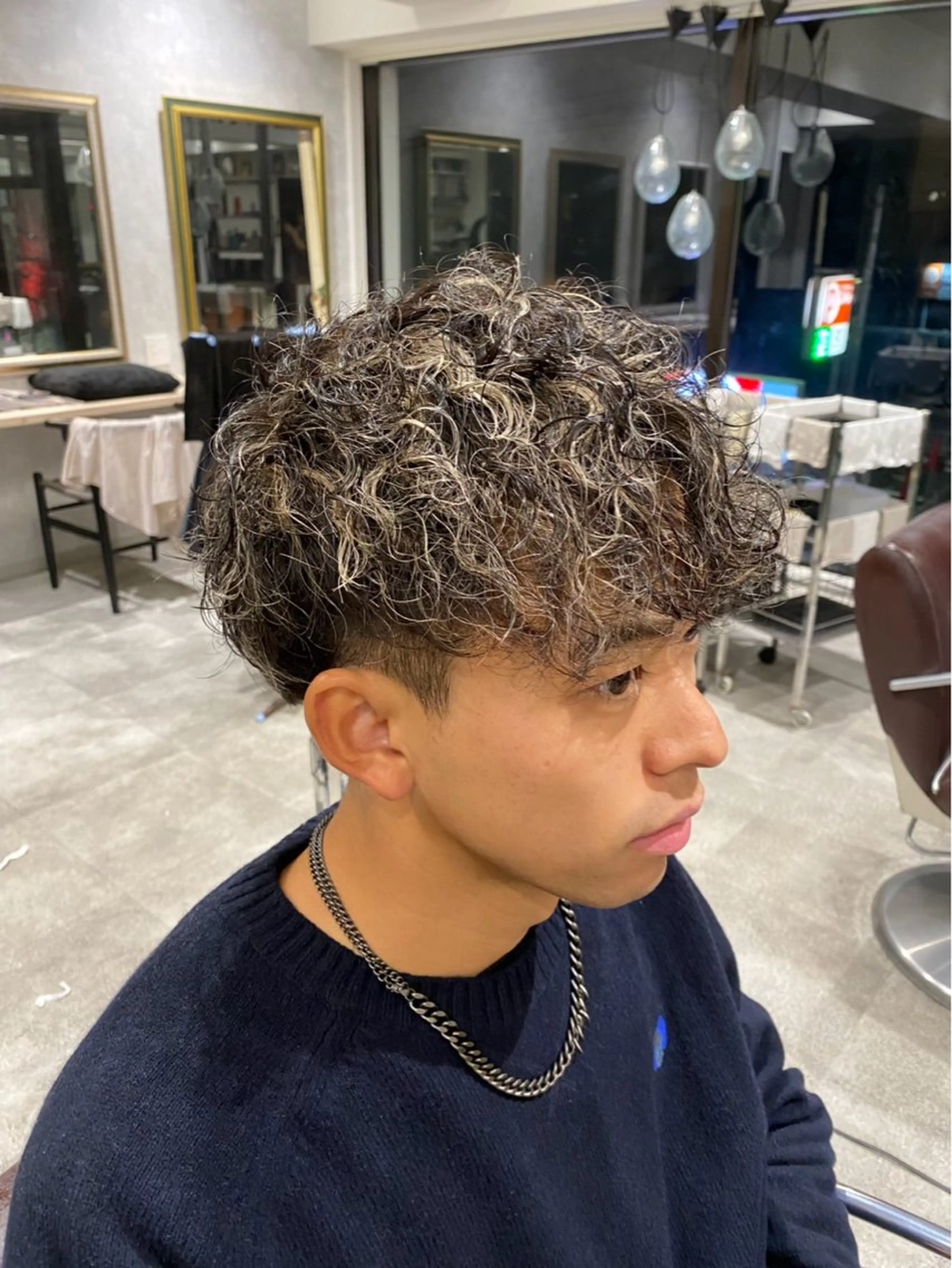 カラー メンズ メンズハイライト メンズパーマ ハイライトカラー カット ヘアカラー パーマ りんと/メンズ特化/ フェード×パーマのヘアスタイル