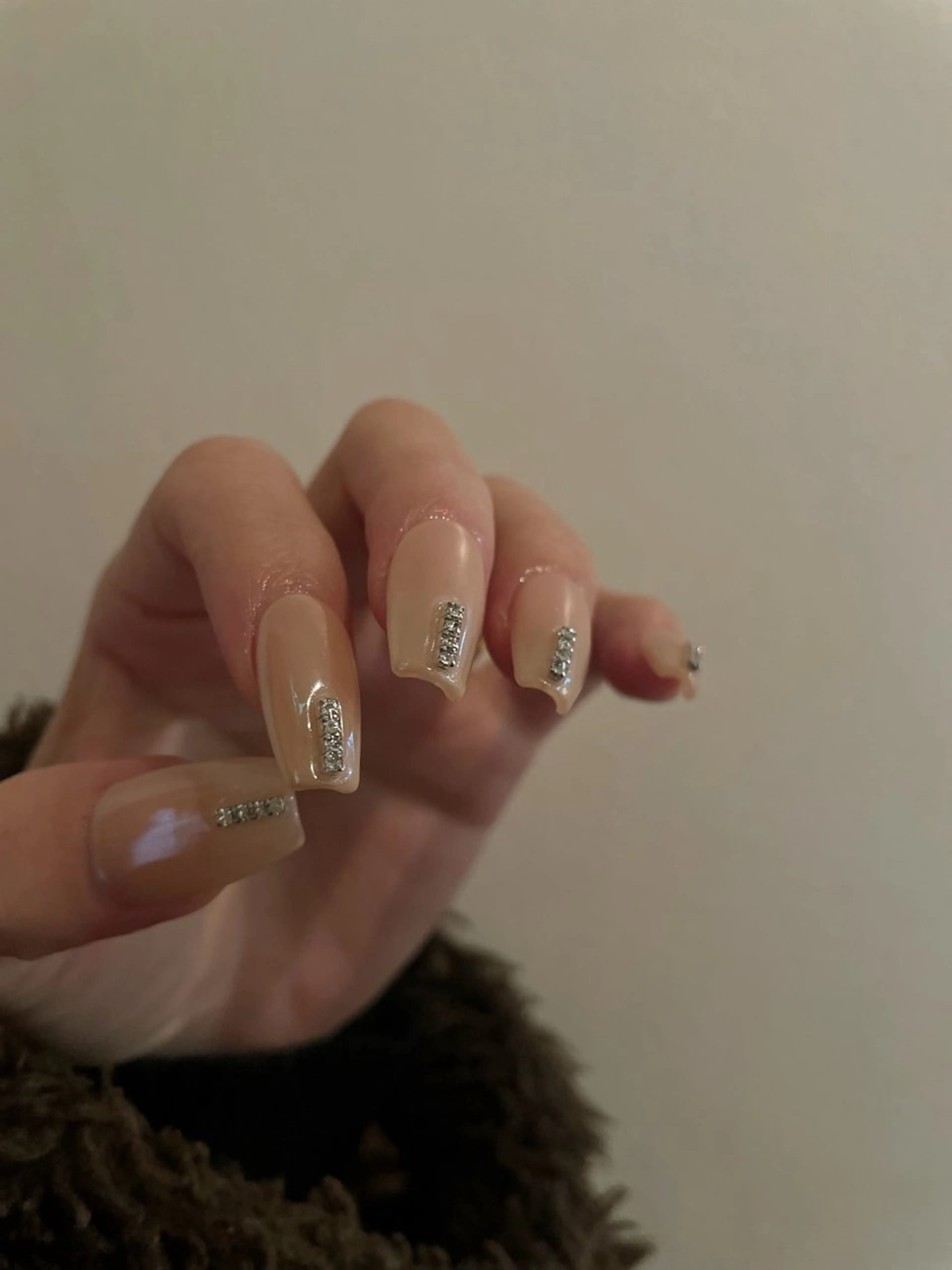 ネイル ハンドネイル anyora nail salon所属・大人ワンホン キラキラ／Ayanoのネイルデザイン