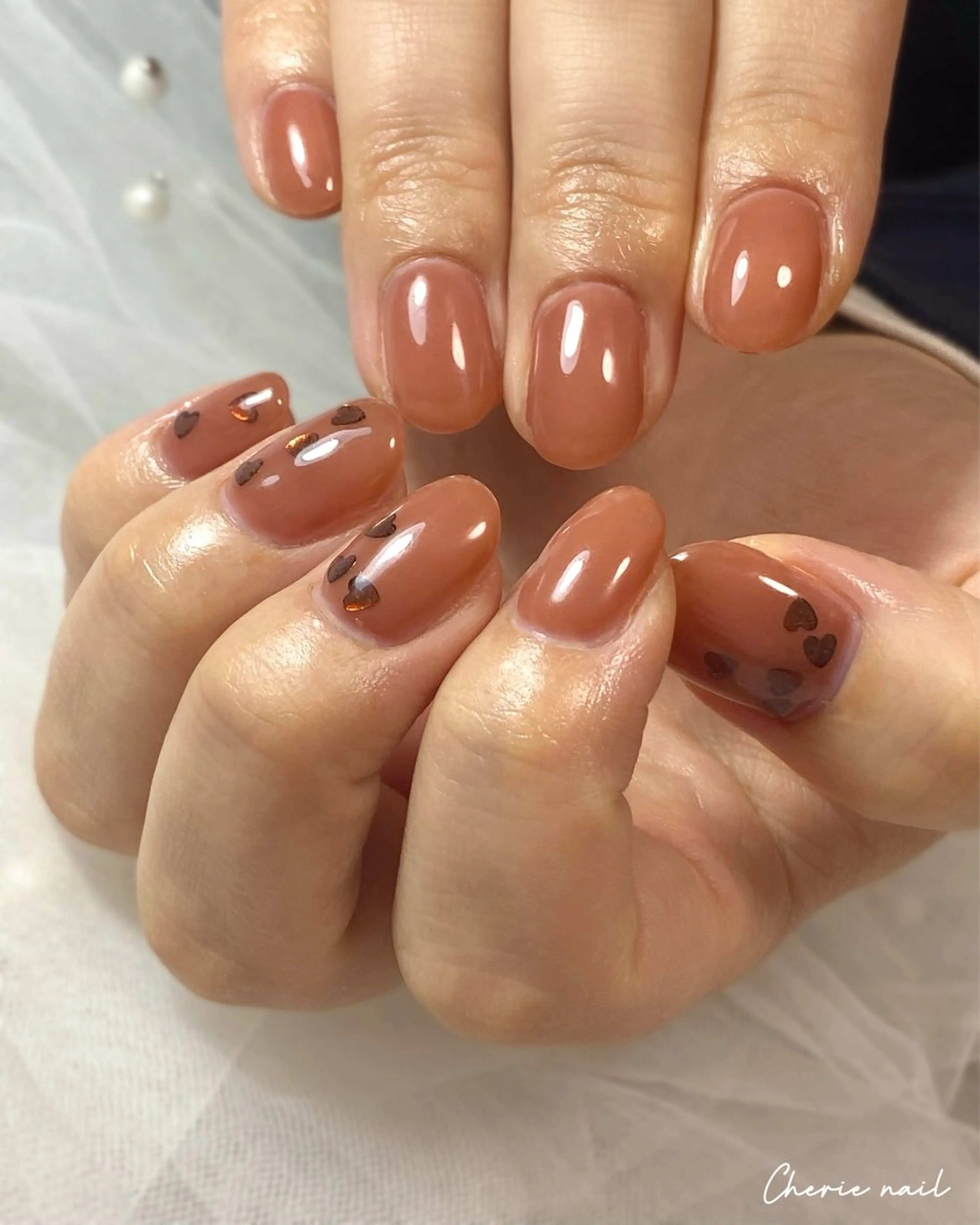 ネイル ブラウン ジェルネイル ハート オフィスネイル ピンク ハンドネイル Cherienail yunaのネイルデザイン