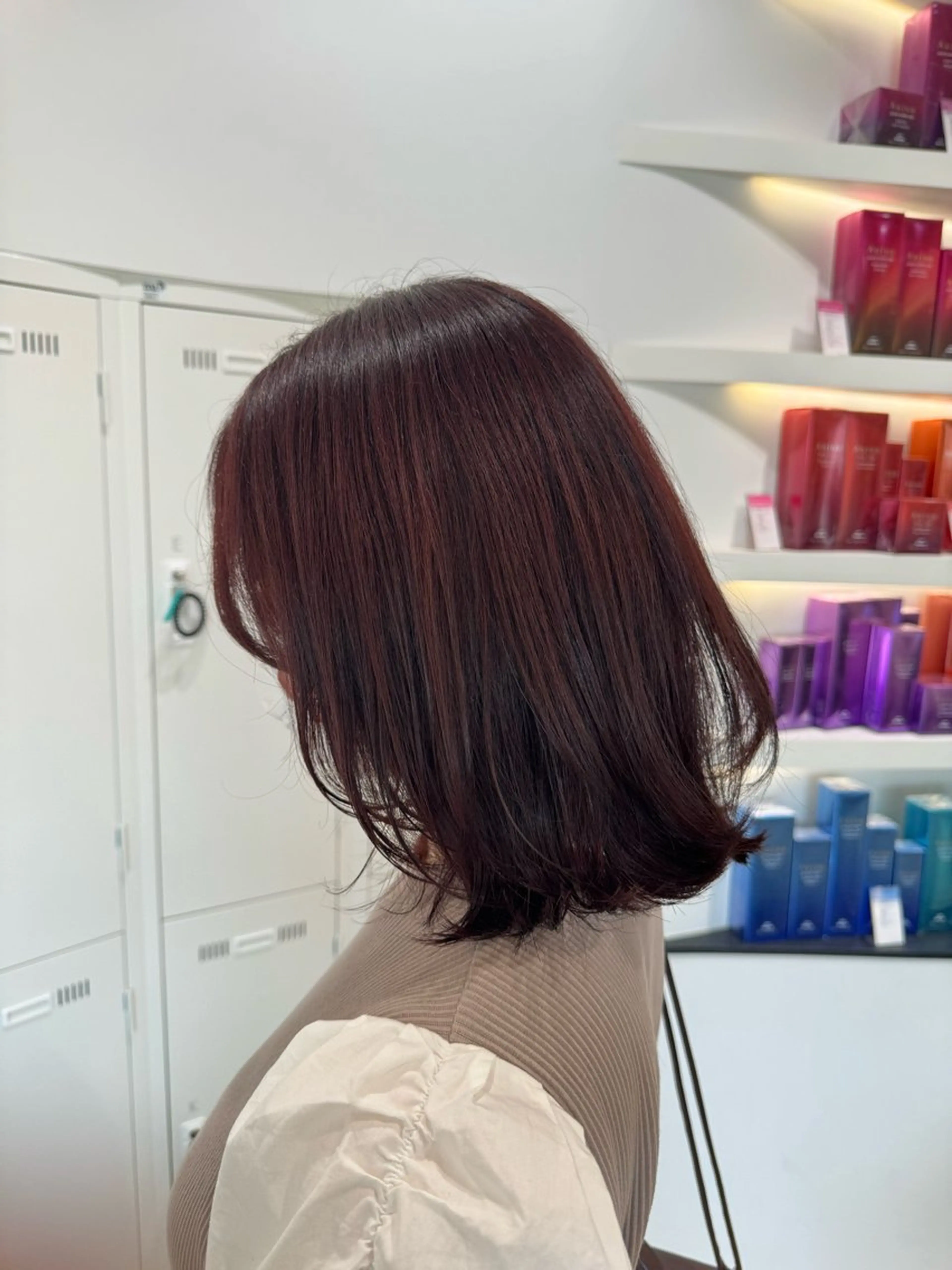 セミロング 垢抜け/レイヤー/ ハイトーン/アスナのヘアスタイル