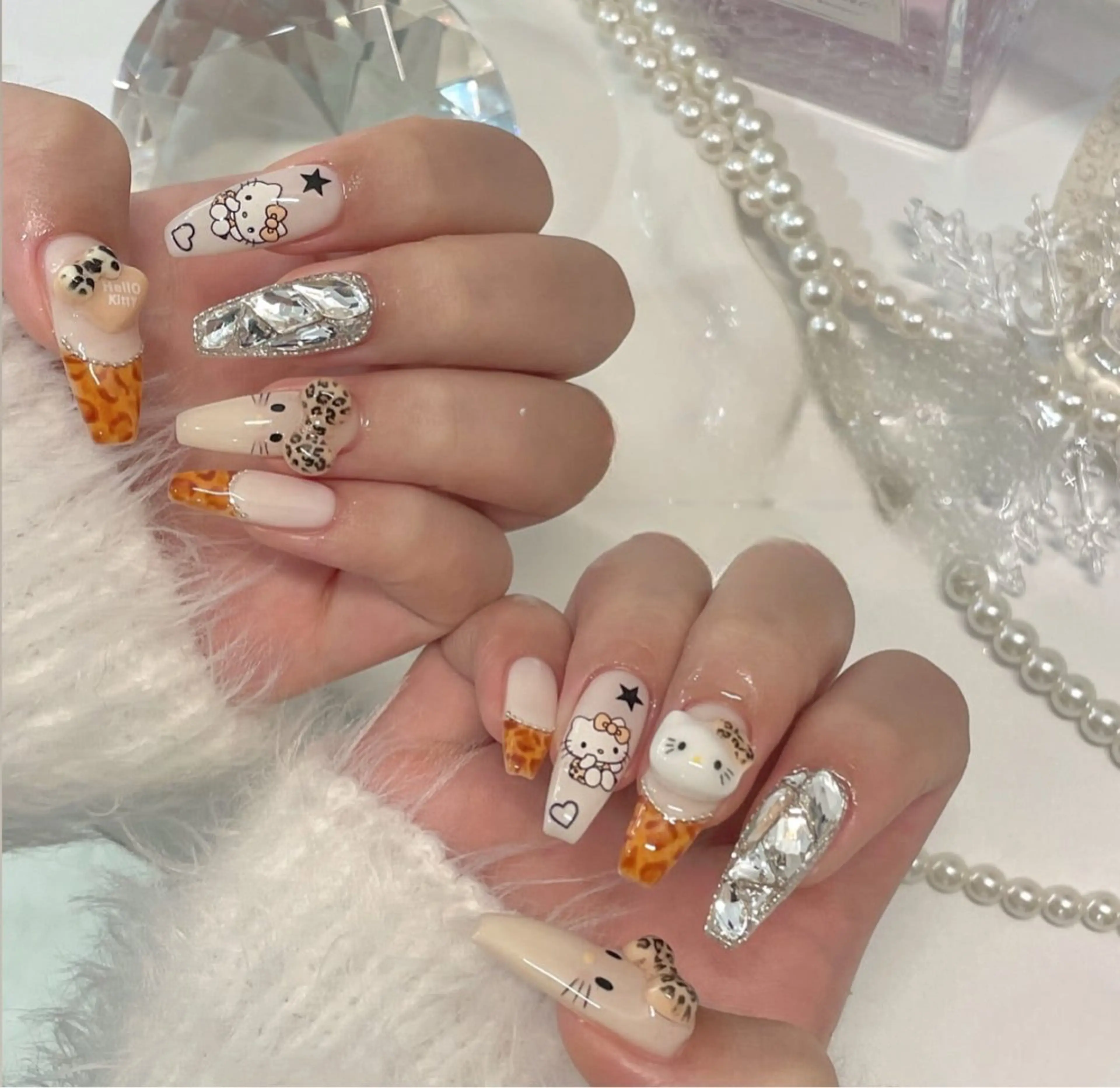 ネイル アニマル柄 オーロラネイル チークネイル フラッシュネイル ジェルネイル ハンドネイル Lyna 池袋のネイルデザイン