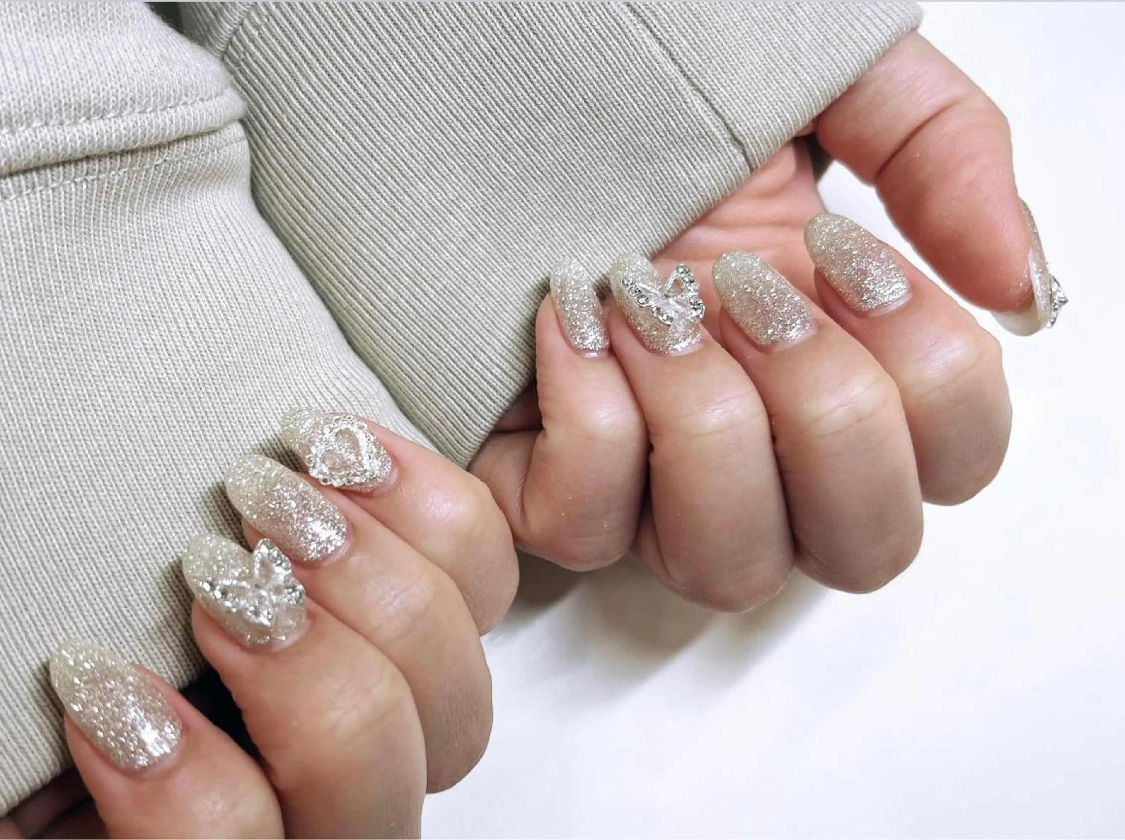 ネイル キラキラネイル ワンカラーネイル シルバー ハンドネイル 山本 杏香のネイルデザイン