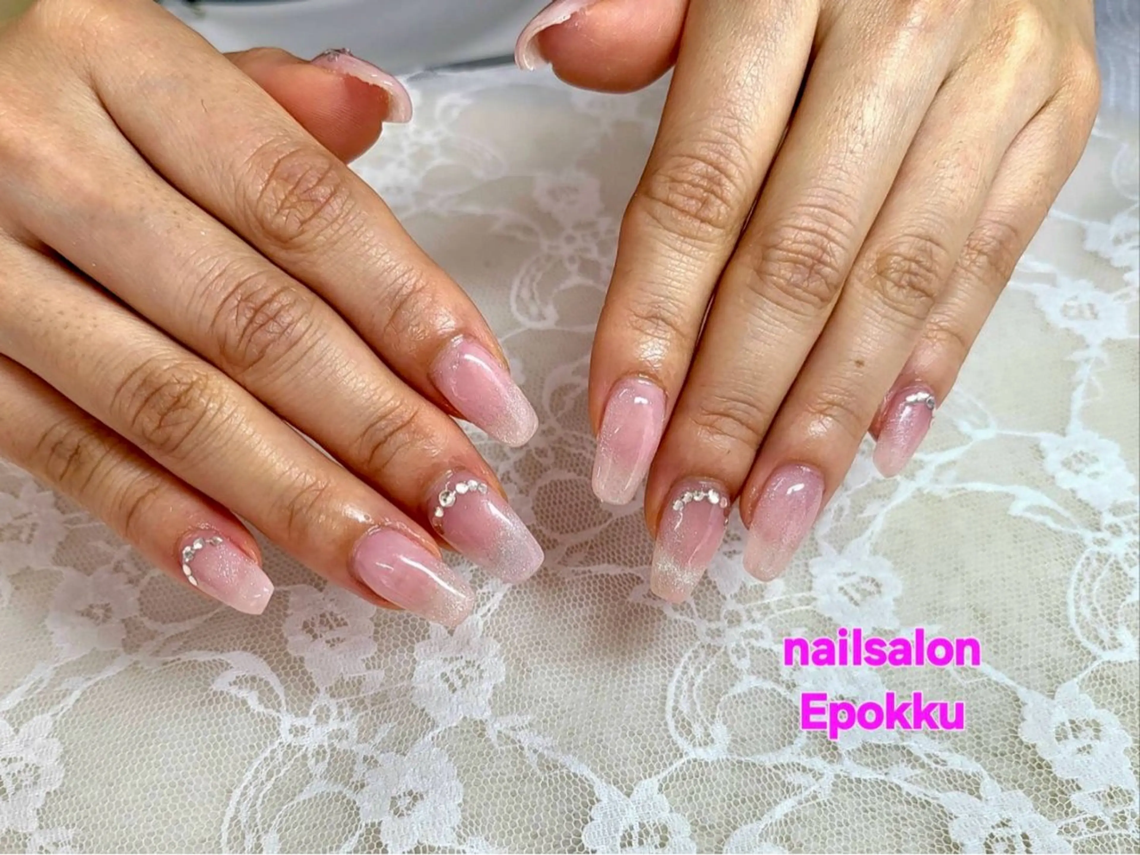 ネイル ピンク ストーンネイル ワンホンネイル ハンドネイル ハンドケア 心斎橋Salon Epokkuのネイルデザイン