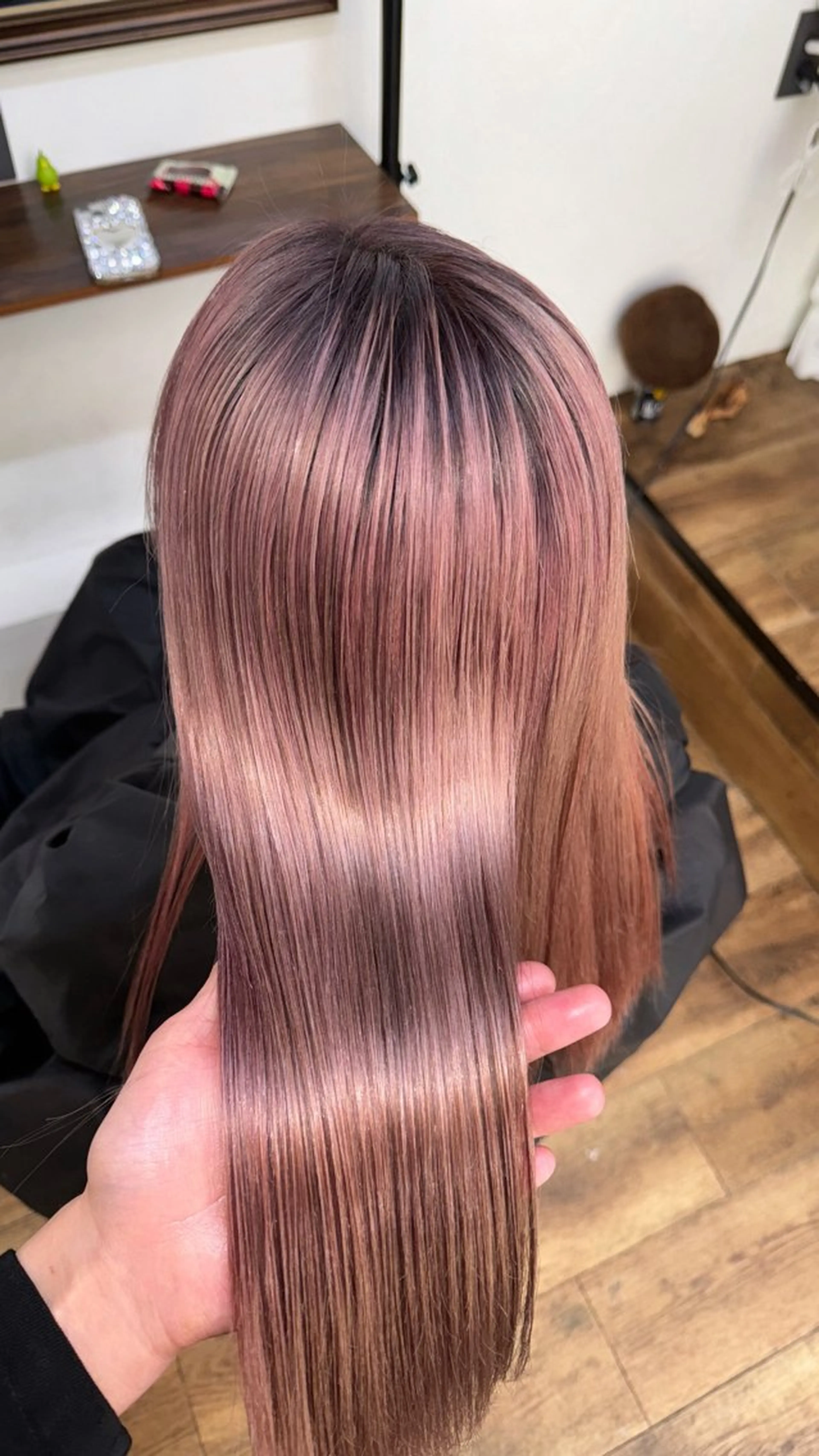 セミロング カラー ベージュカラー ブリーチ ブラウンカラー ダブルカラー ピンクカラー ヘアカラー 椎葉 祐也のヘアスタイル