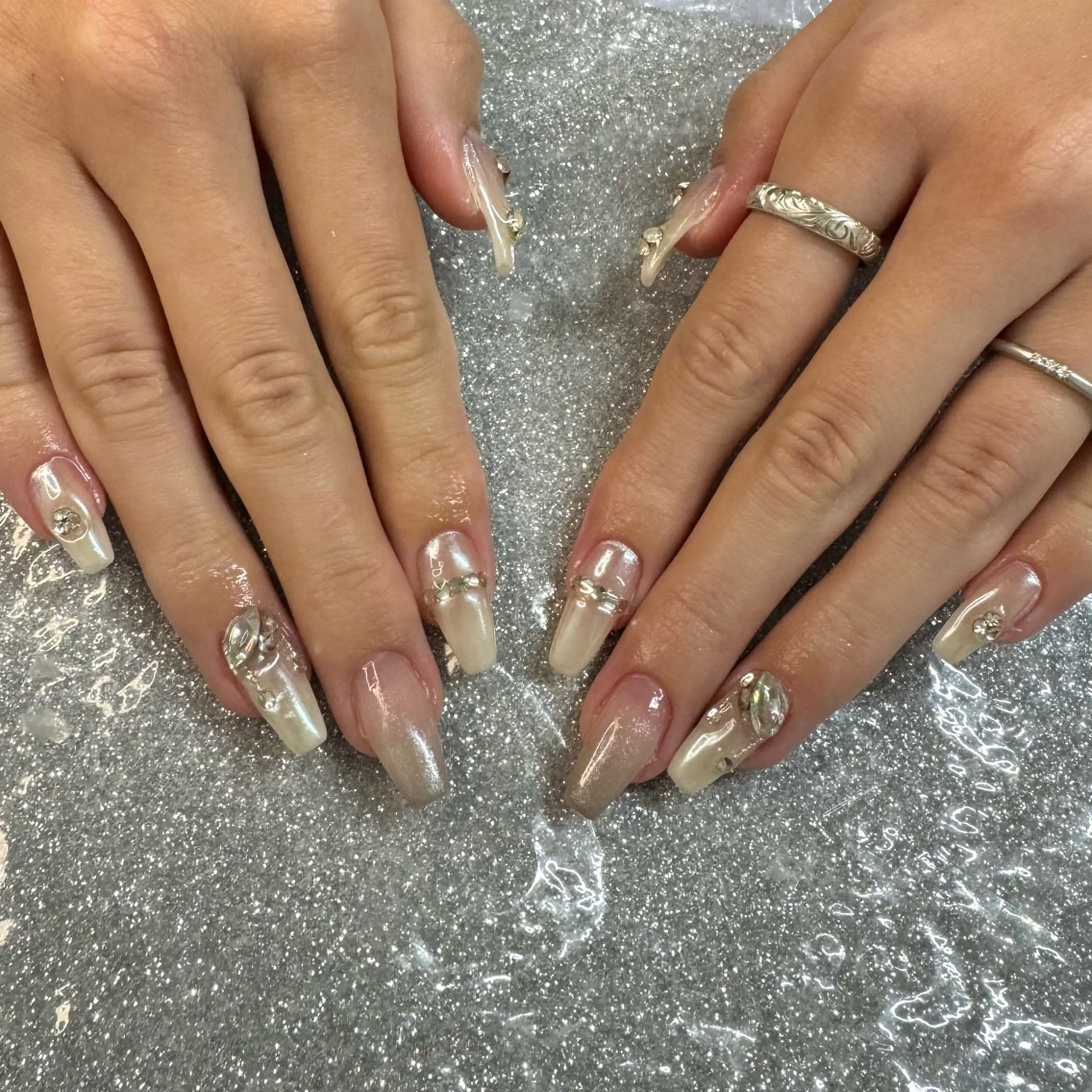 ネイル ハンドネイル VIERU 🌈🎀💖のネイルデザイン