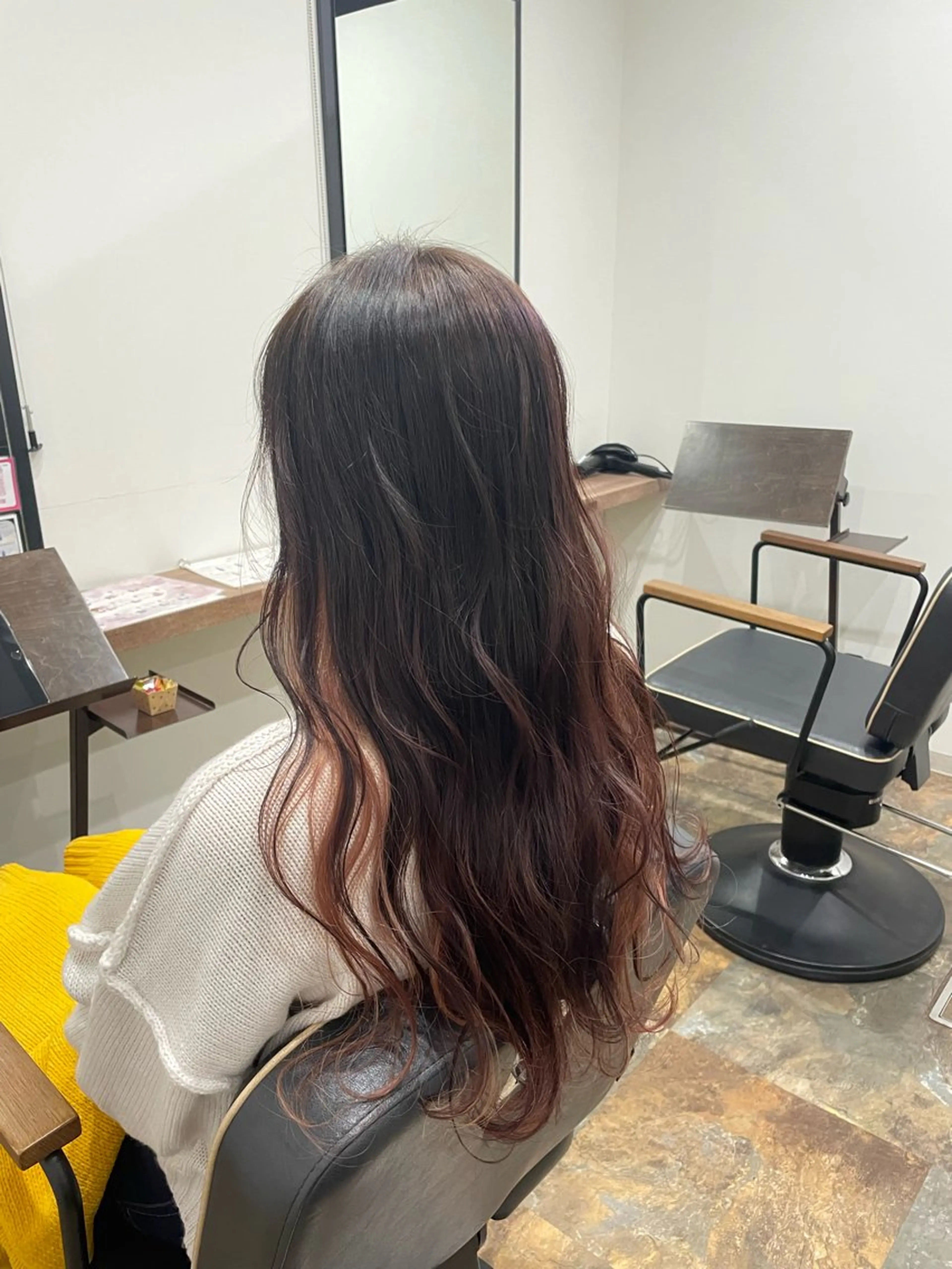ロング ヘアカラー CHESS所属・星 優南のヘアスタイル