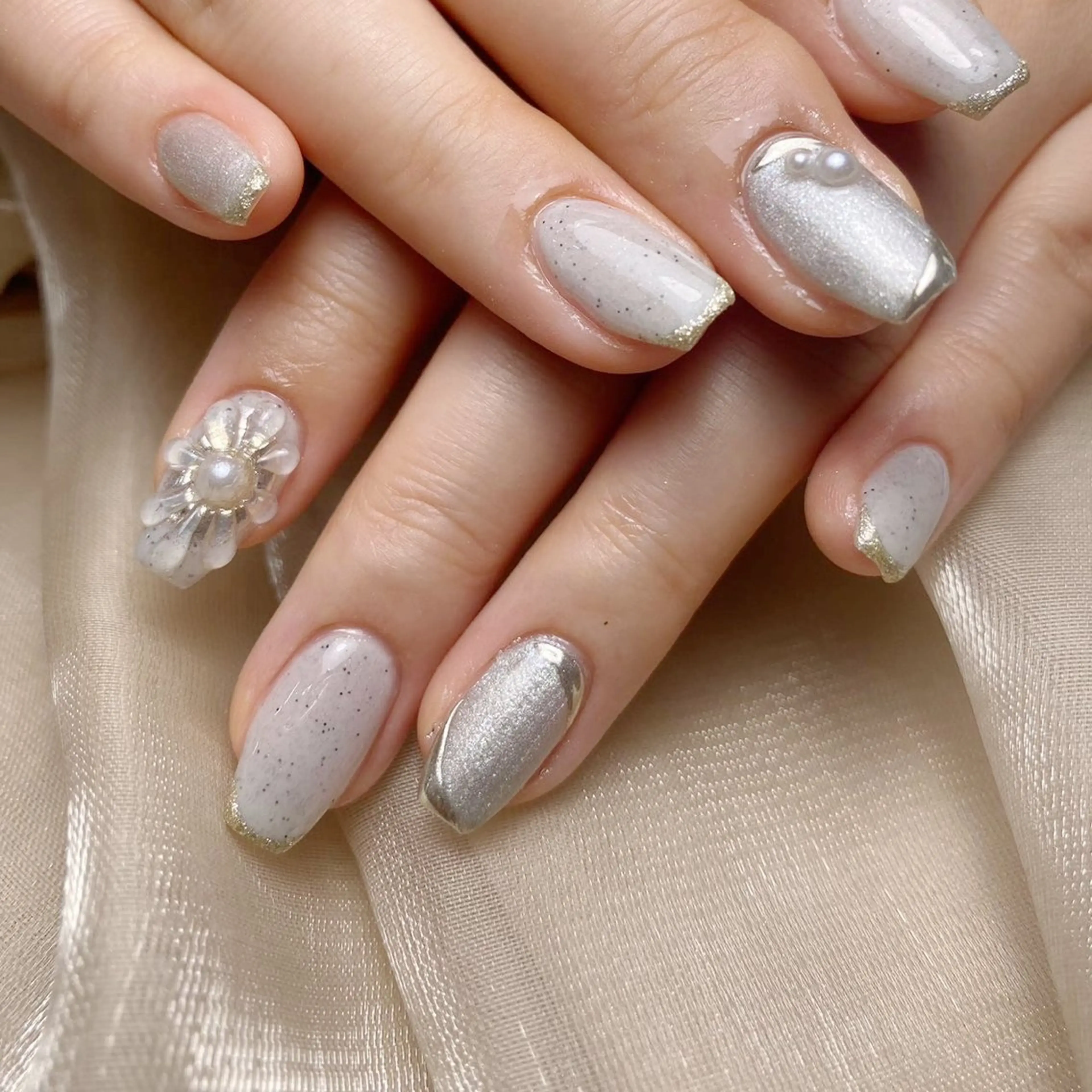 ネイル フラワーネイル ミラーネイル 持ち込み ハンドネイル ハンドケア 🫧M. nailsのネイルデザイン