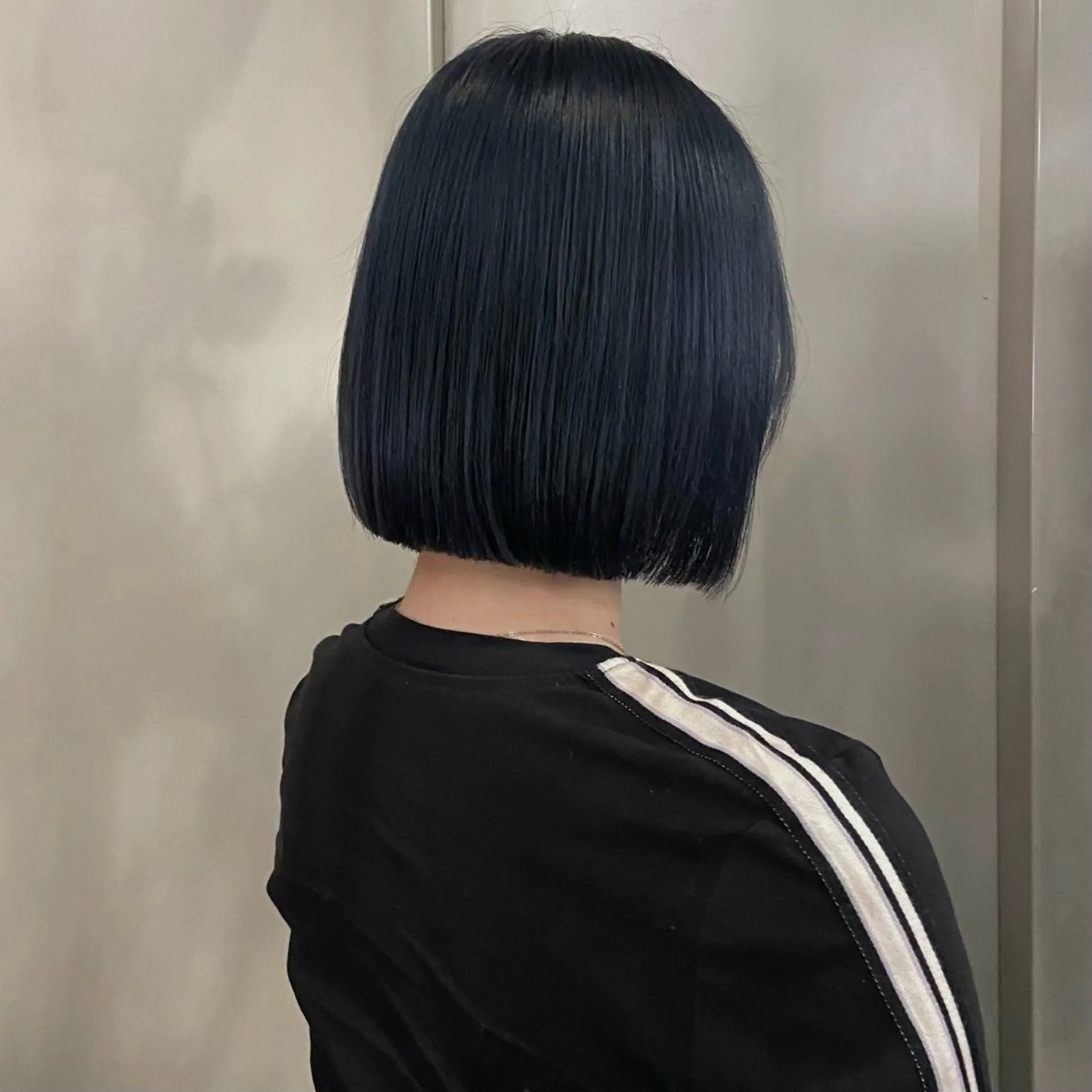 ショート カラー 黒髪 ブルーカラー ブルーブラック エルベスアクト志木店 SHIINAのヘアスタイル