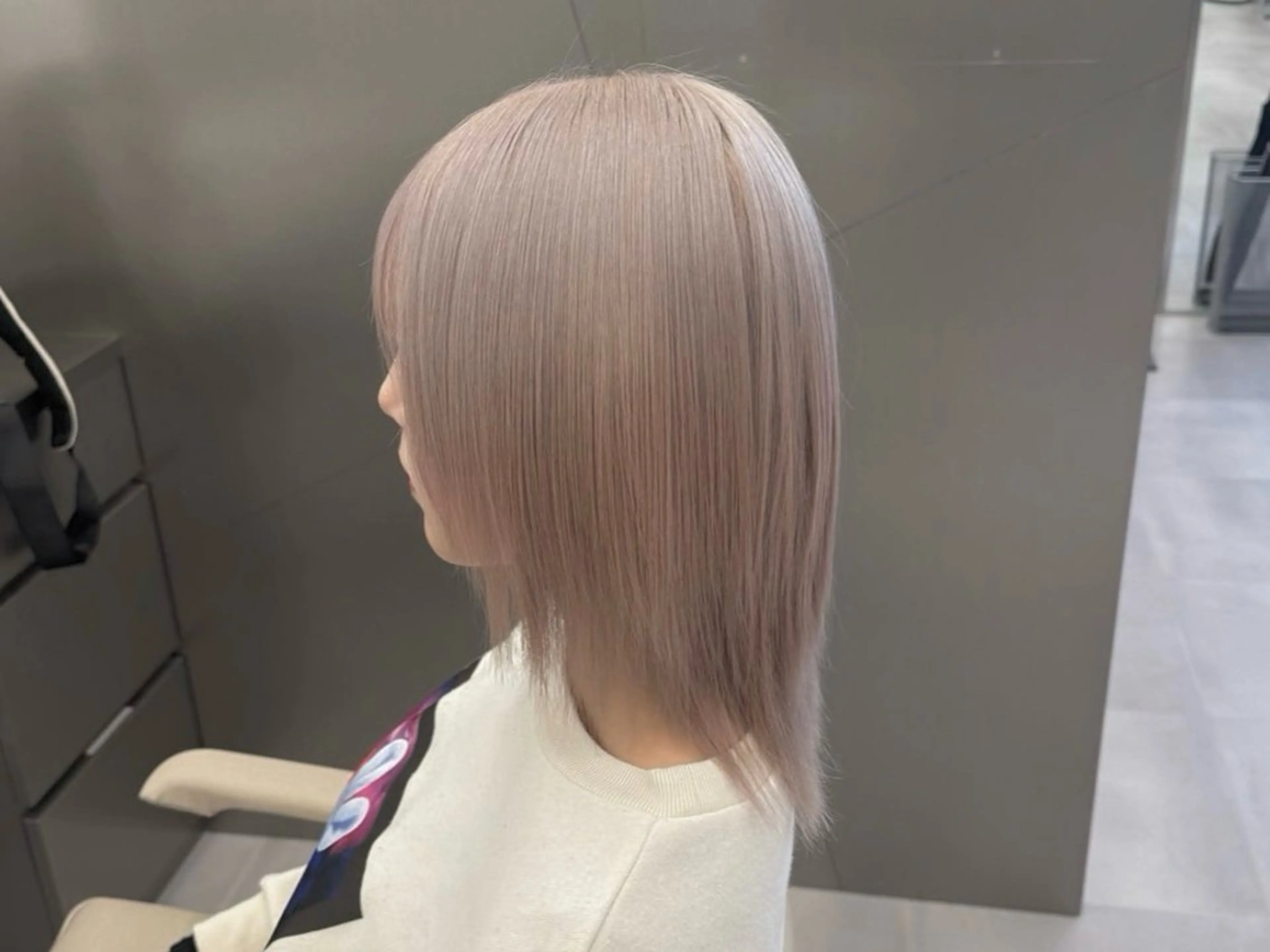 ショート カラー バレイヤージュ ベージュカラー ブリーチ ブロンド ケアブリーチ ほの カラー特化/ ブリーチ/ボブのヘアスタイル