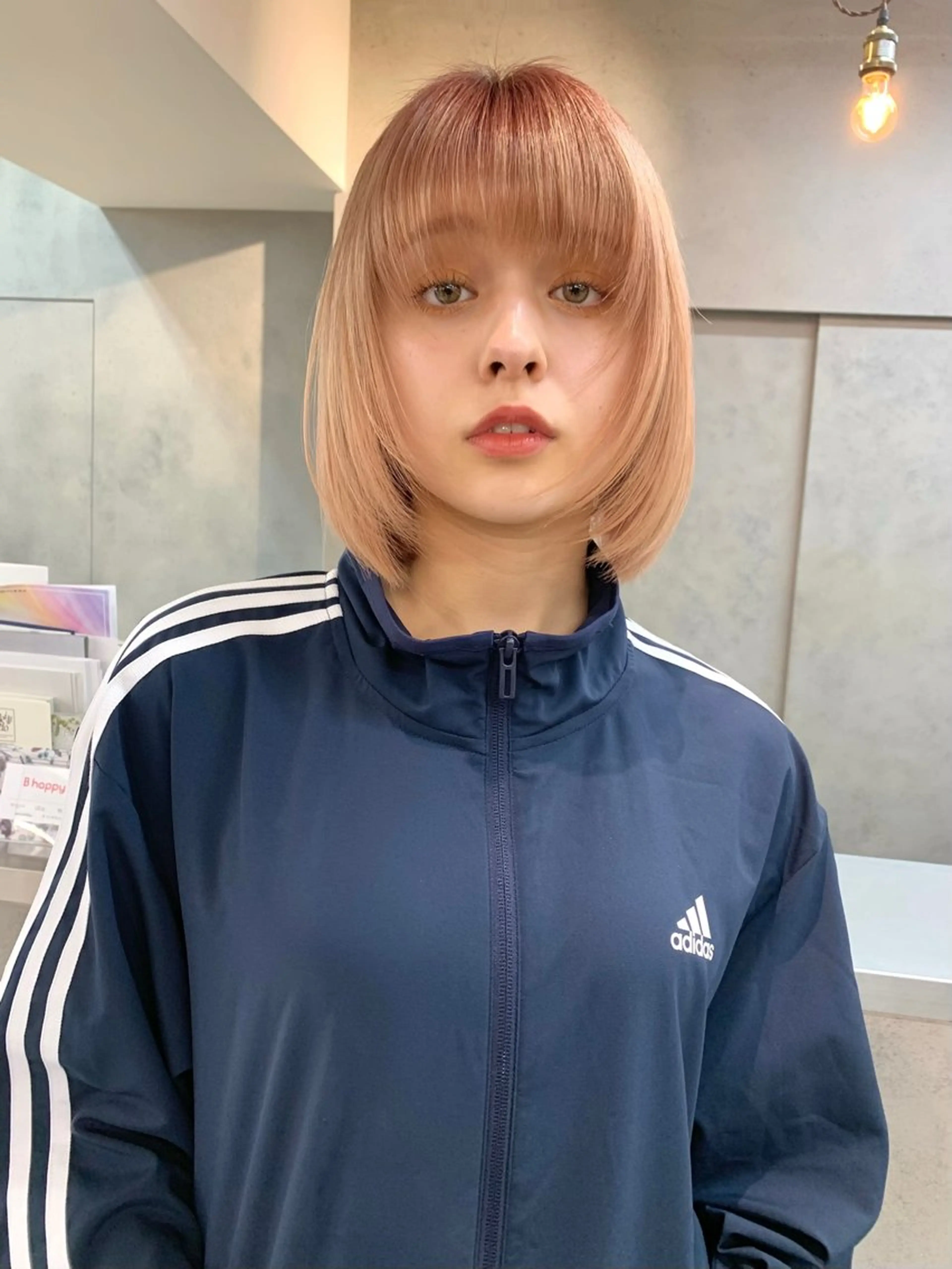 ショート カラー raika .のヘアスタイル