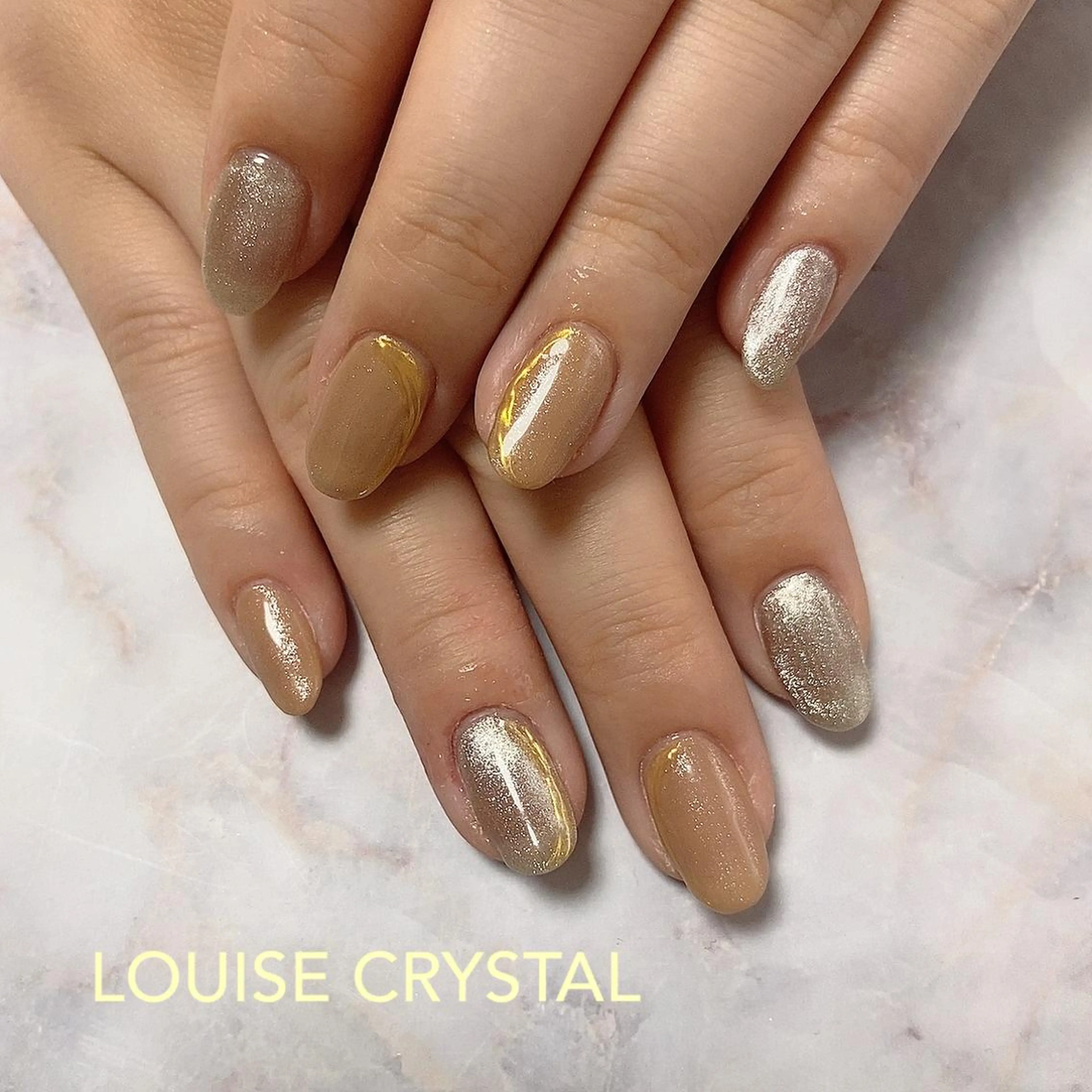 ネイル マグネットネイル ミラーネイル LOUISE CRYSTALのネイルデザイン