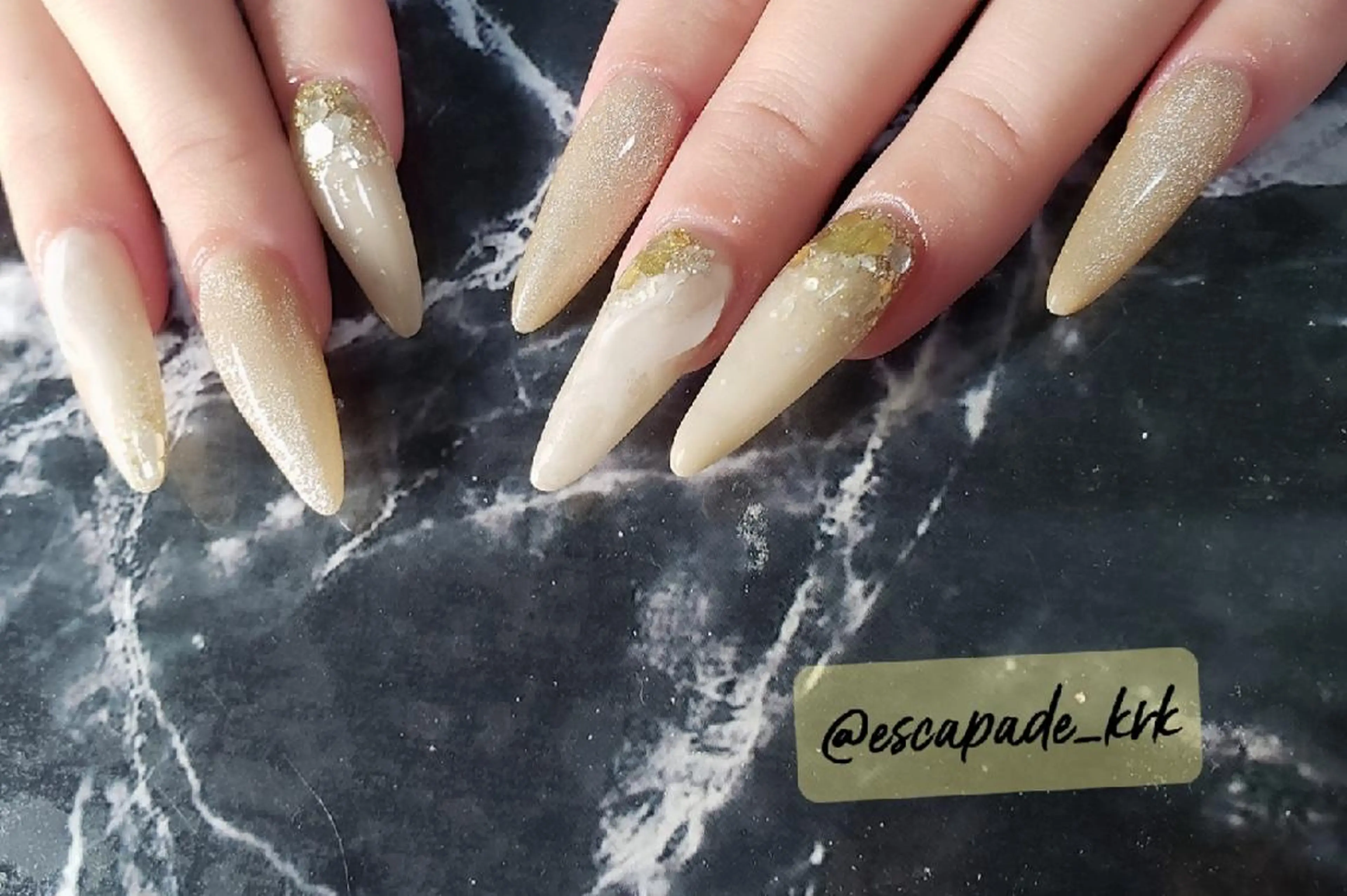 ネイル セミロング 卒業式のヘアスタイル 卒業式 スカルプネイル ハンドネイル クロキ 。のネイルデザイン