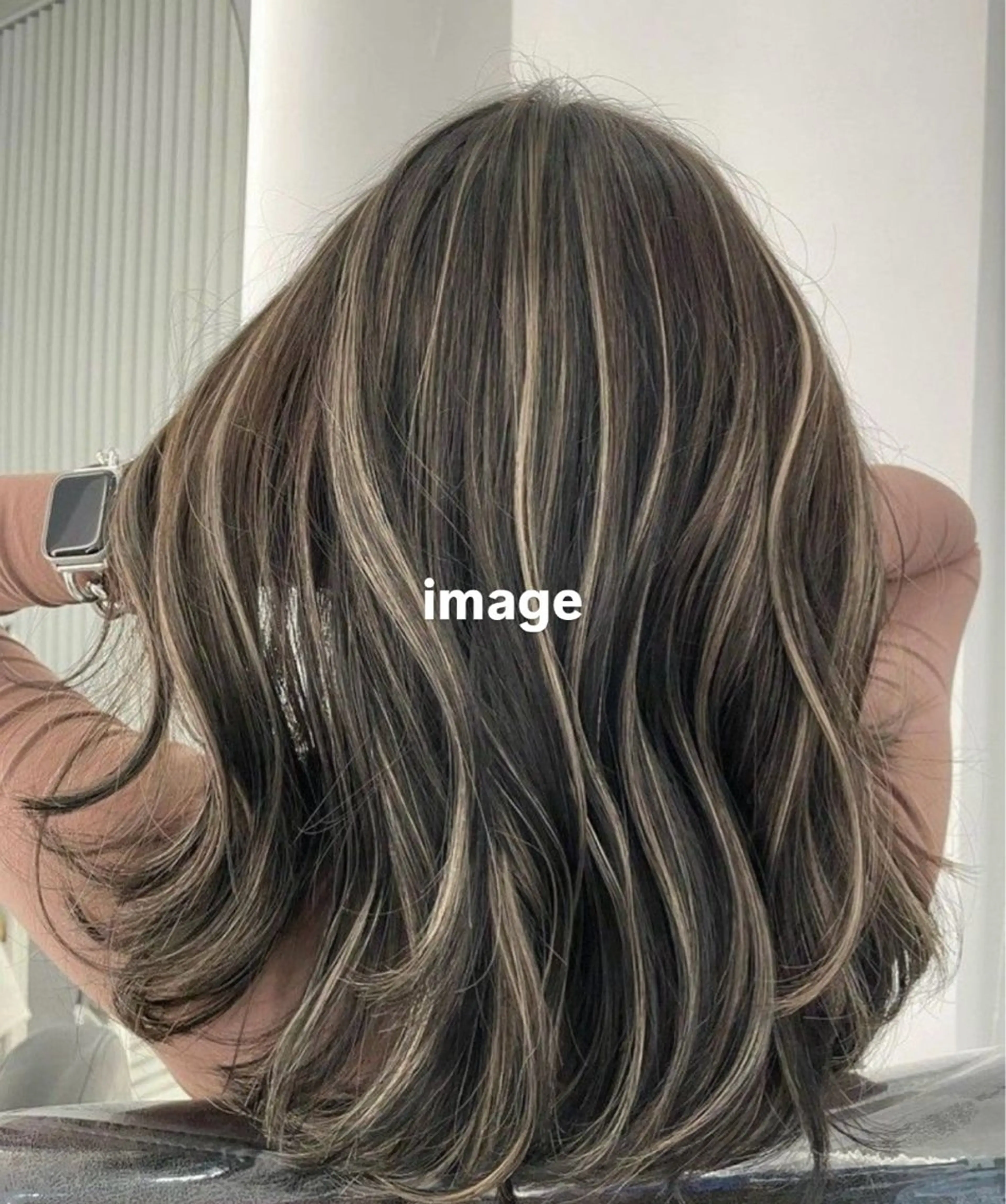 ロング ハイライト ヘアカラー 羽鳥 菜々子のヘアスタイル