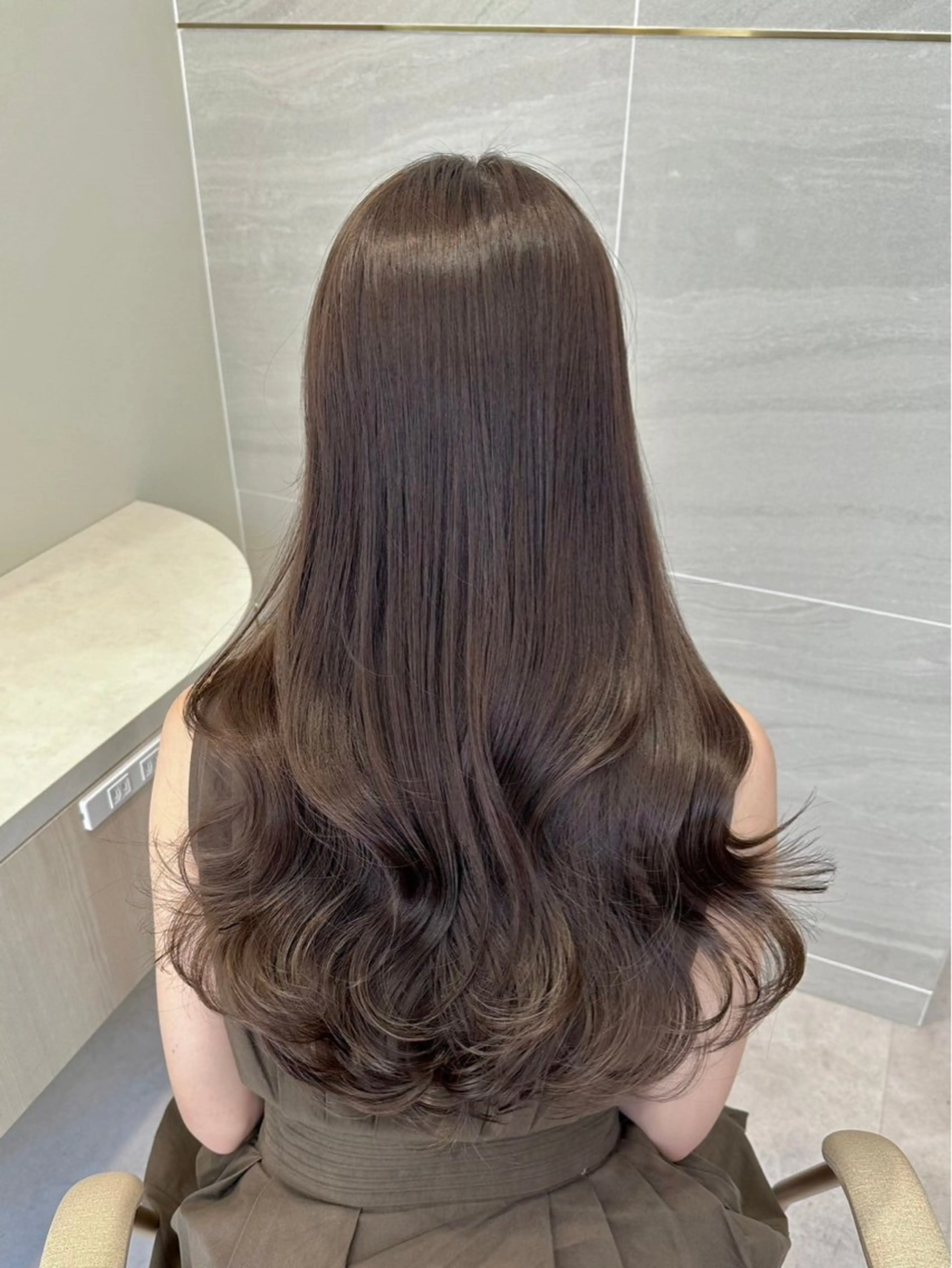 ロング カラー ブリーチ 透明感カラー グレージュ イルミナカラー ブリーチなしカラー カット無料｜レイヤー カット｜韓国モテへアのヘアスタイル