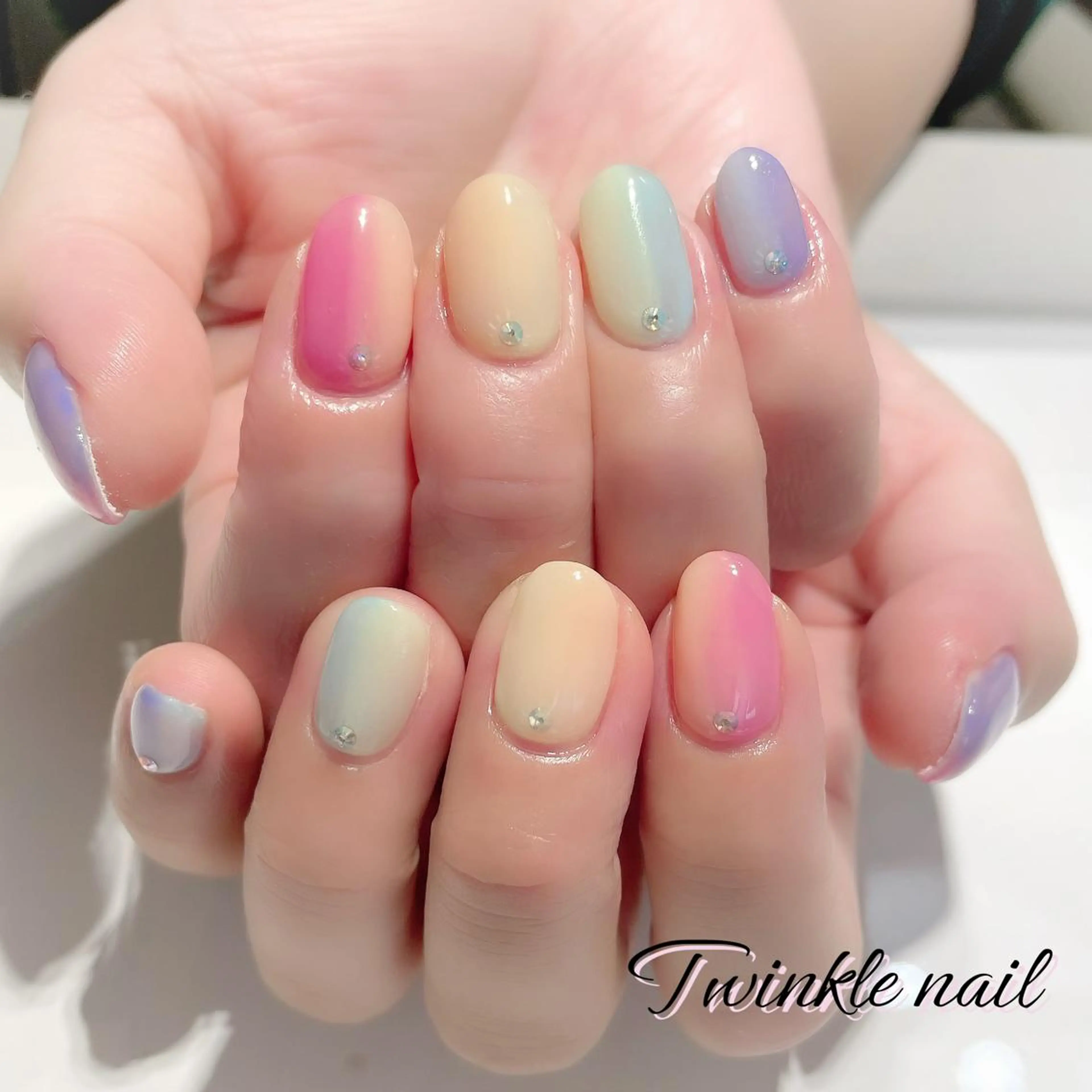 ネイル ハンドネイル ハンドケア 中井 綾香の眉毛・アイブロウイメージ