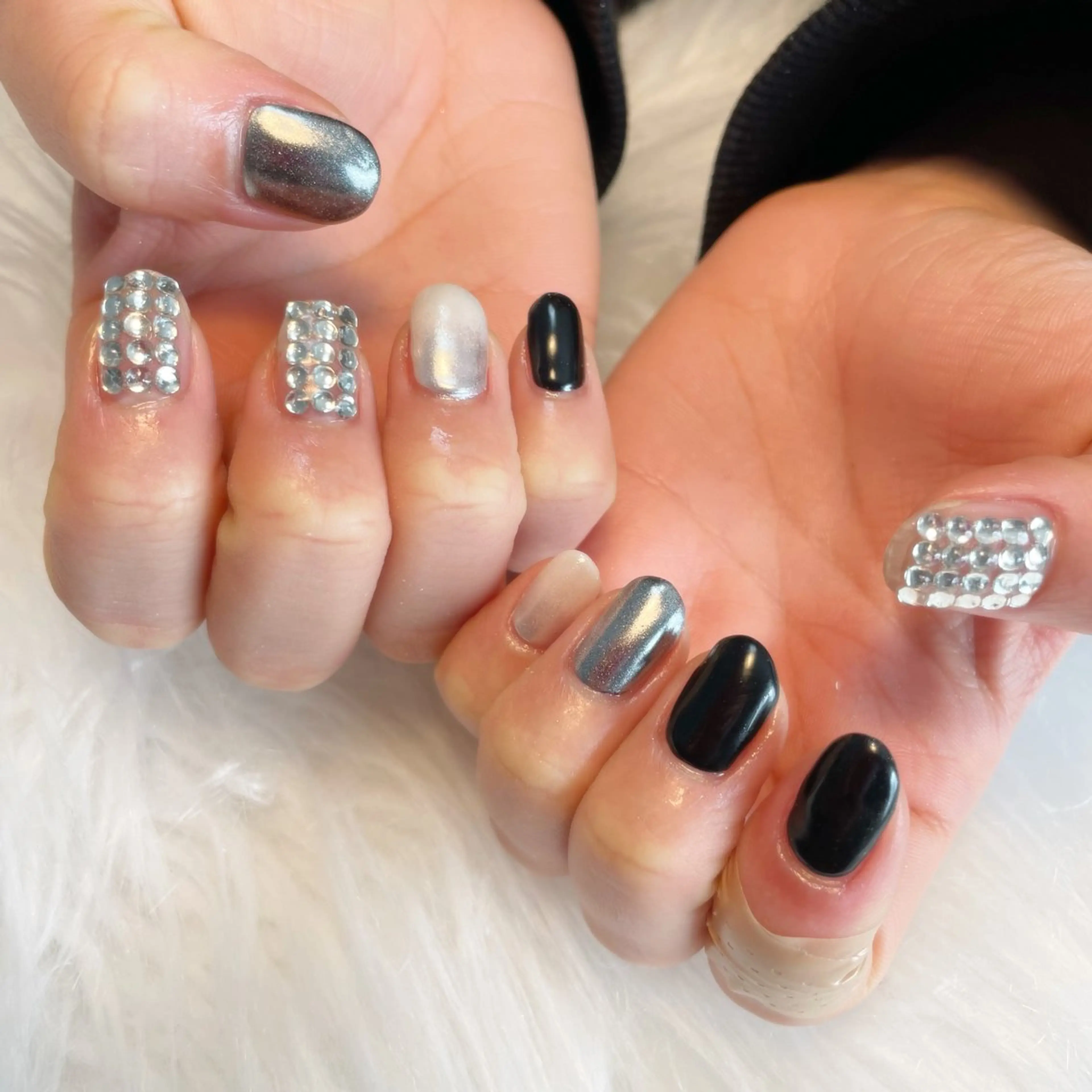 ネイル ハンドネイル ゴテゴテ💙ワンホン リオナのネイルデザイン