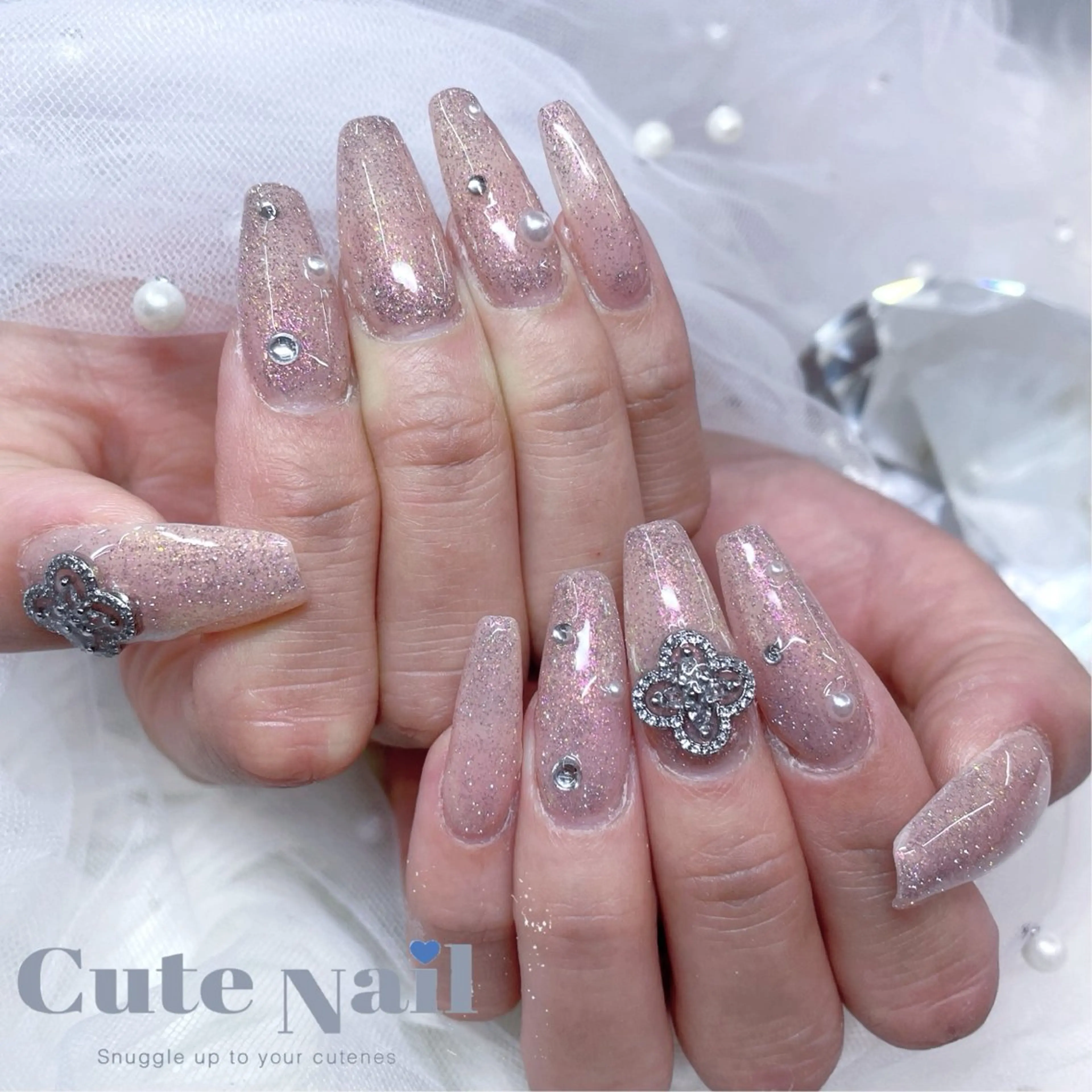 ネイル GO TODAY SHAiRE SALON原宿 Liber所属・️🫧もこ 艶感ネイル🫧のネイルデザイン