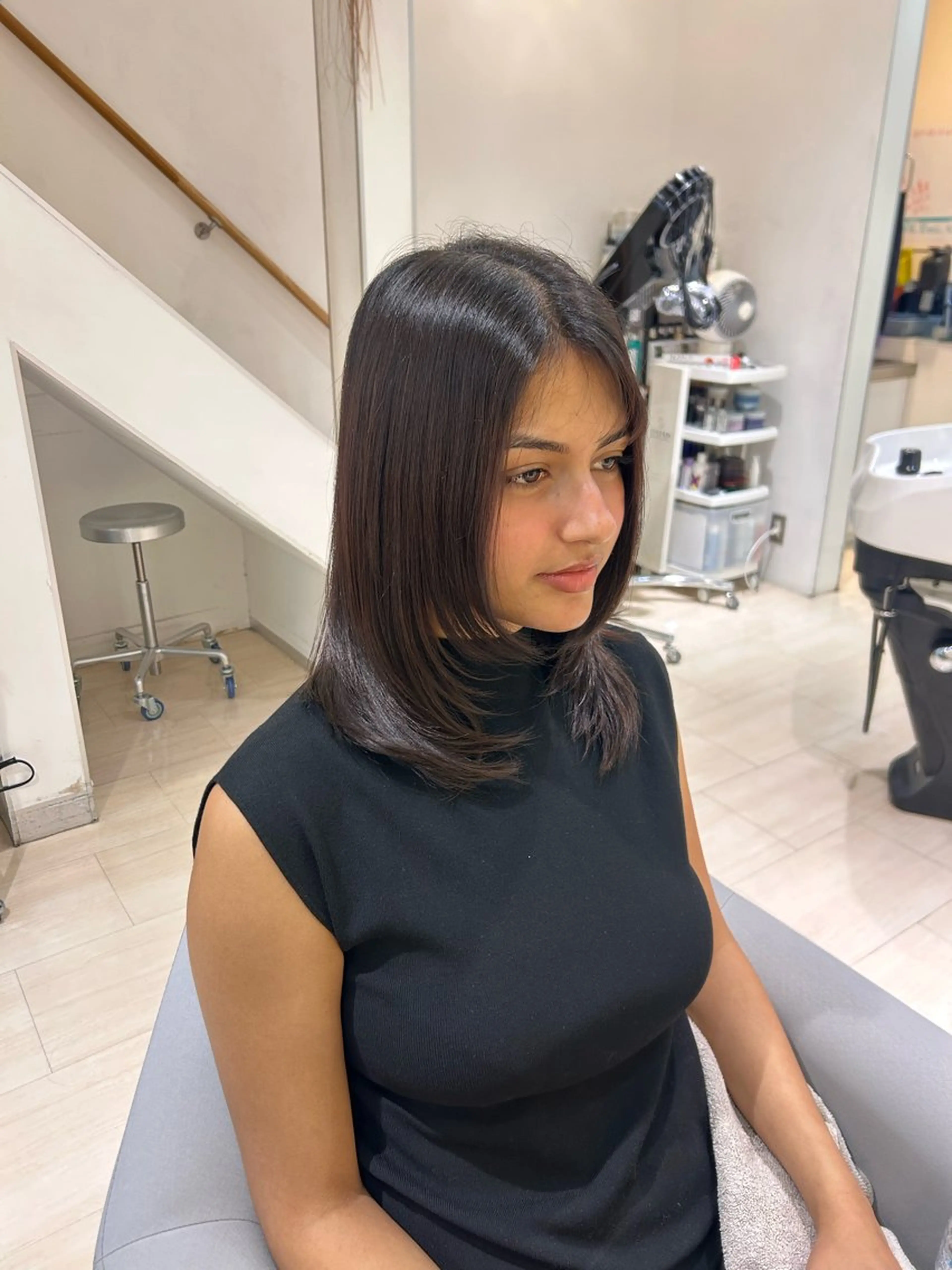 ミディアム カット 堀 日次のヘアスタイル