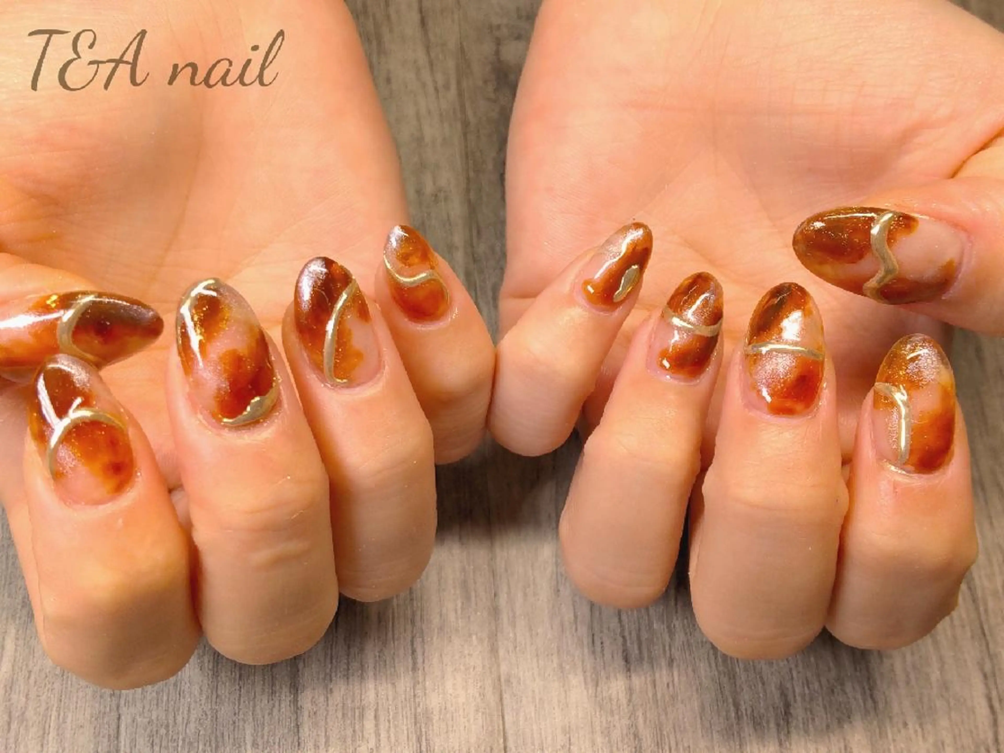 ミディアム ネイル べっ甲ネイル 長さ出し ジェルネイル ニュアンスネイル スカルプネイル ハンドネイル T&A nailのネイルデザイン