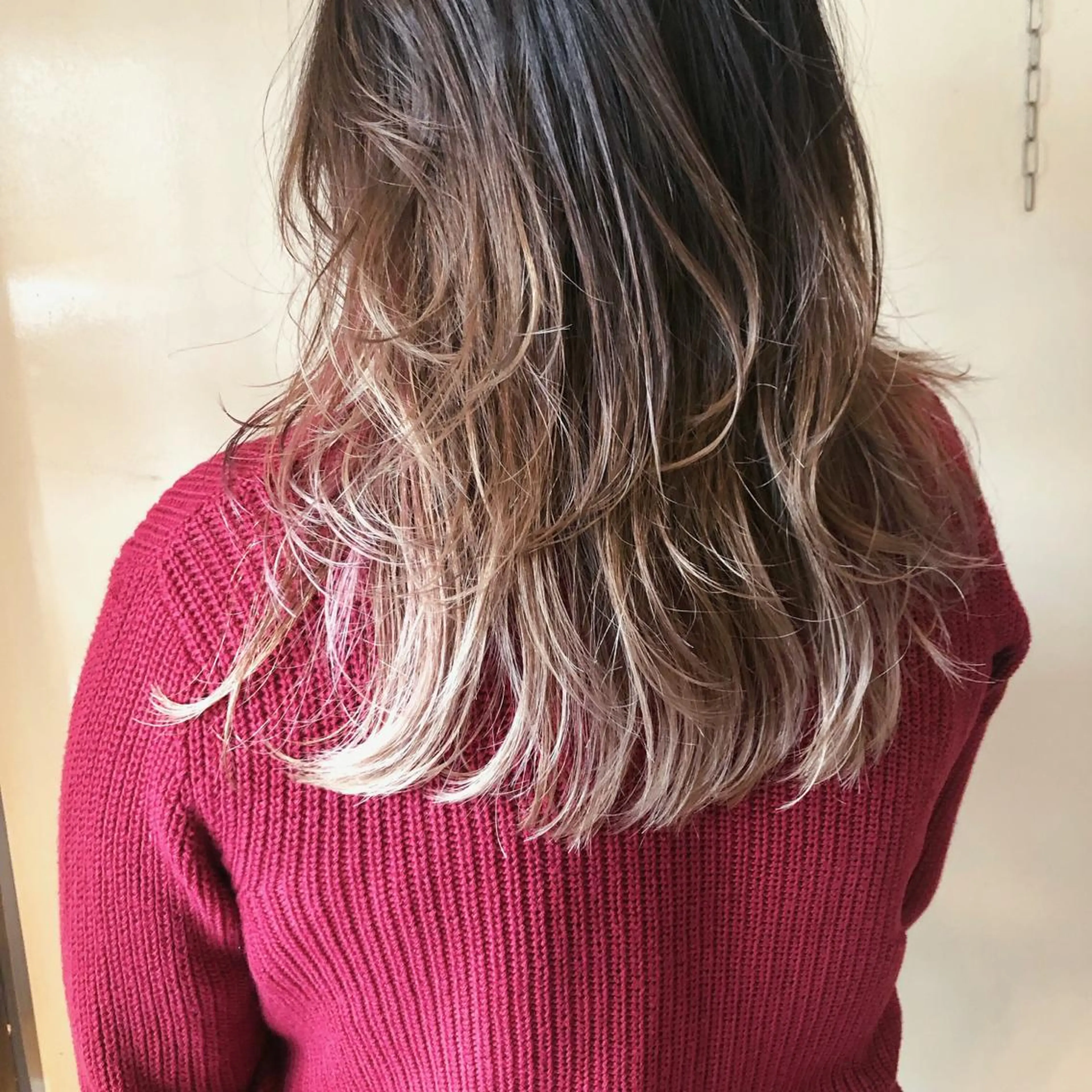 ロング カラー 吉川 愛美李のヘアスタイル