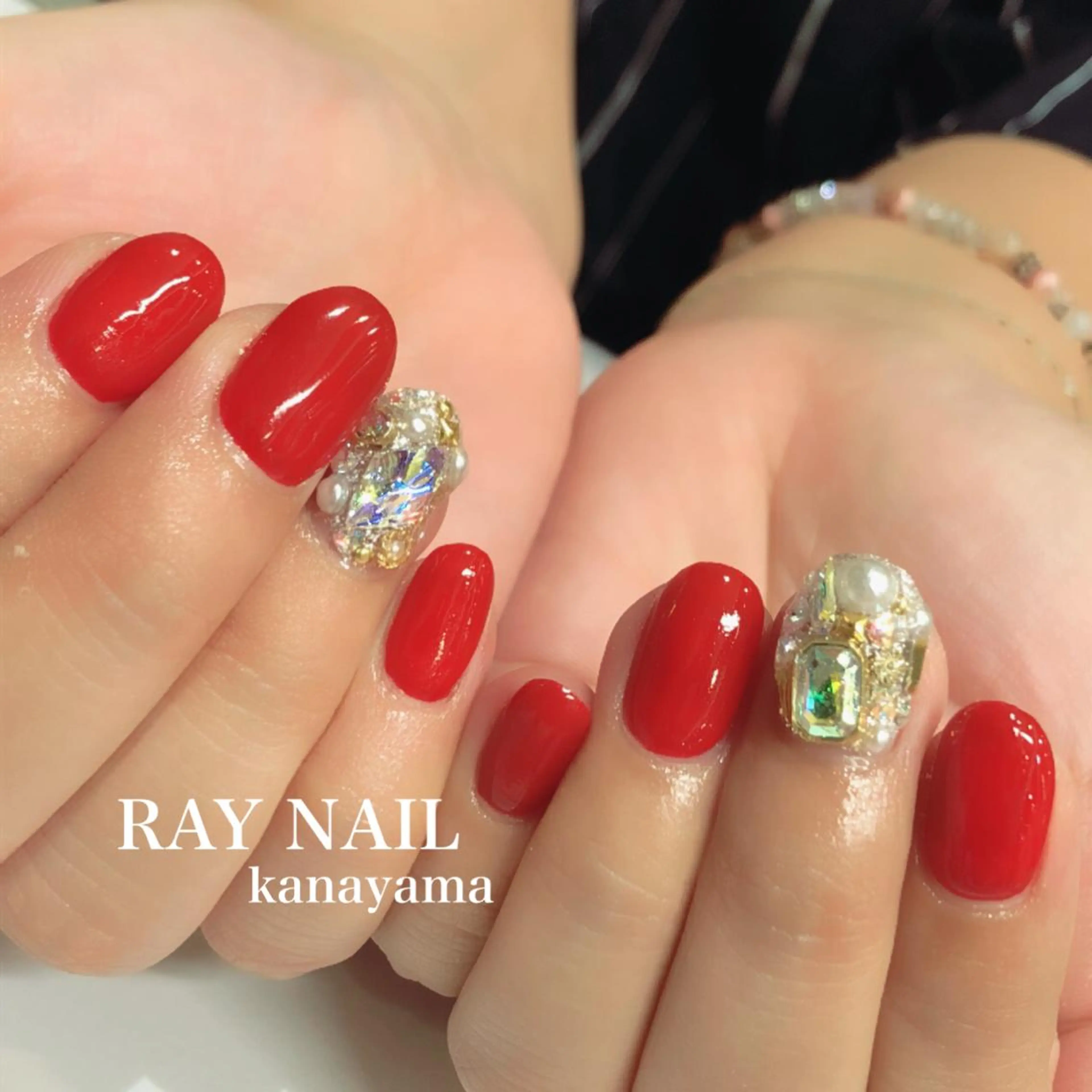 ネイル ストーンネイル Arowa 伊田のネイルデザイン