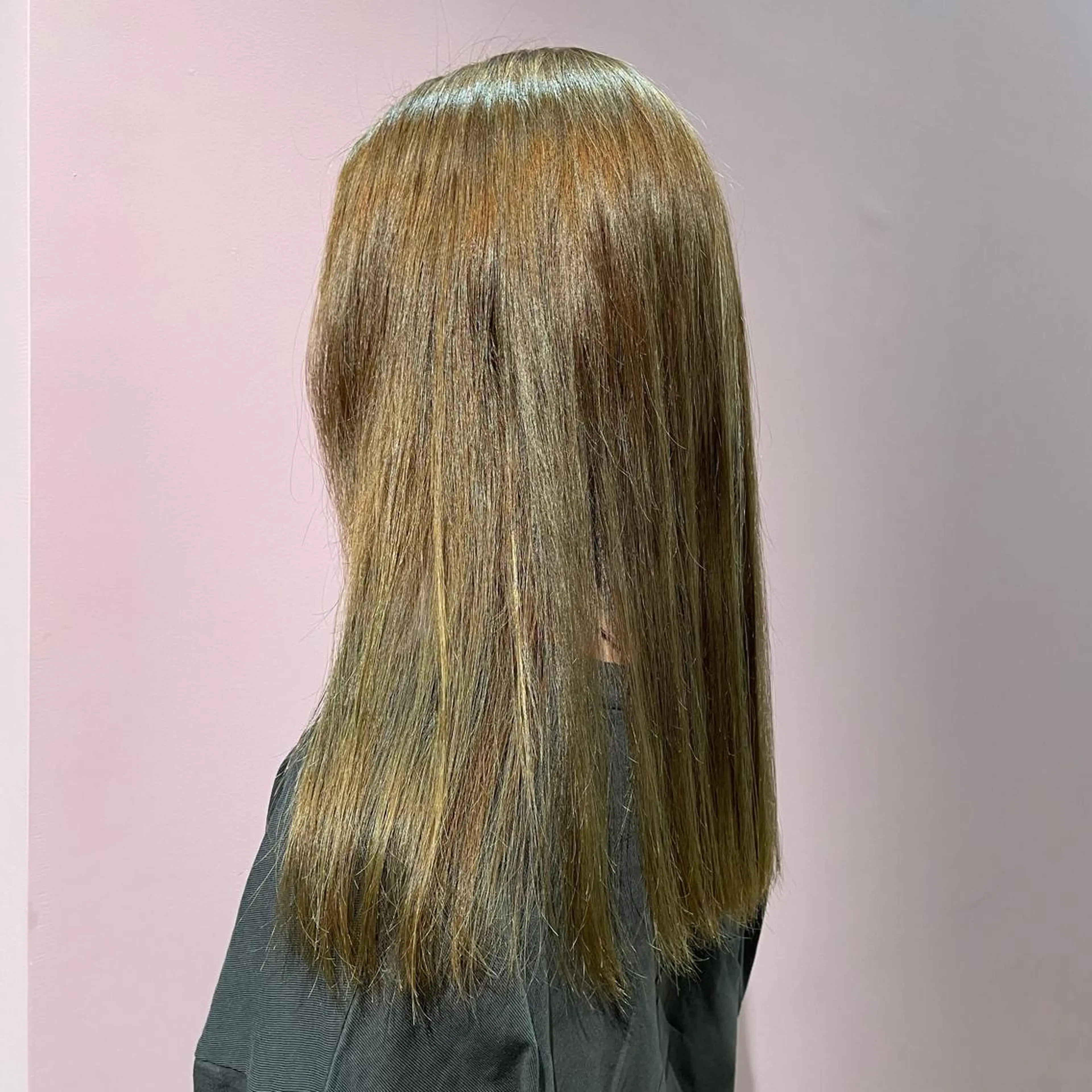 ロング 安田 朱由のヘアスタイル