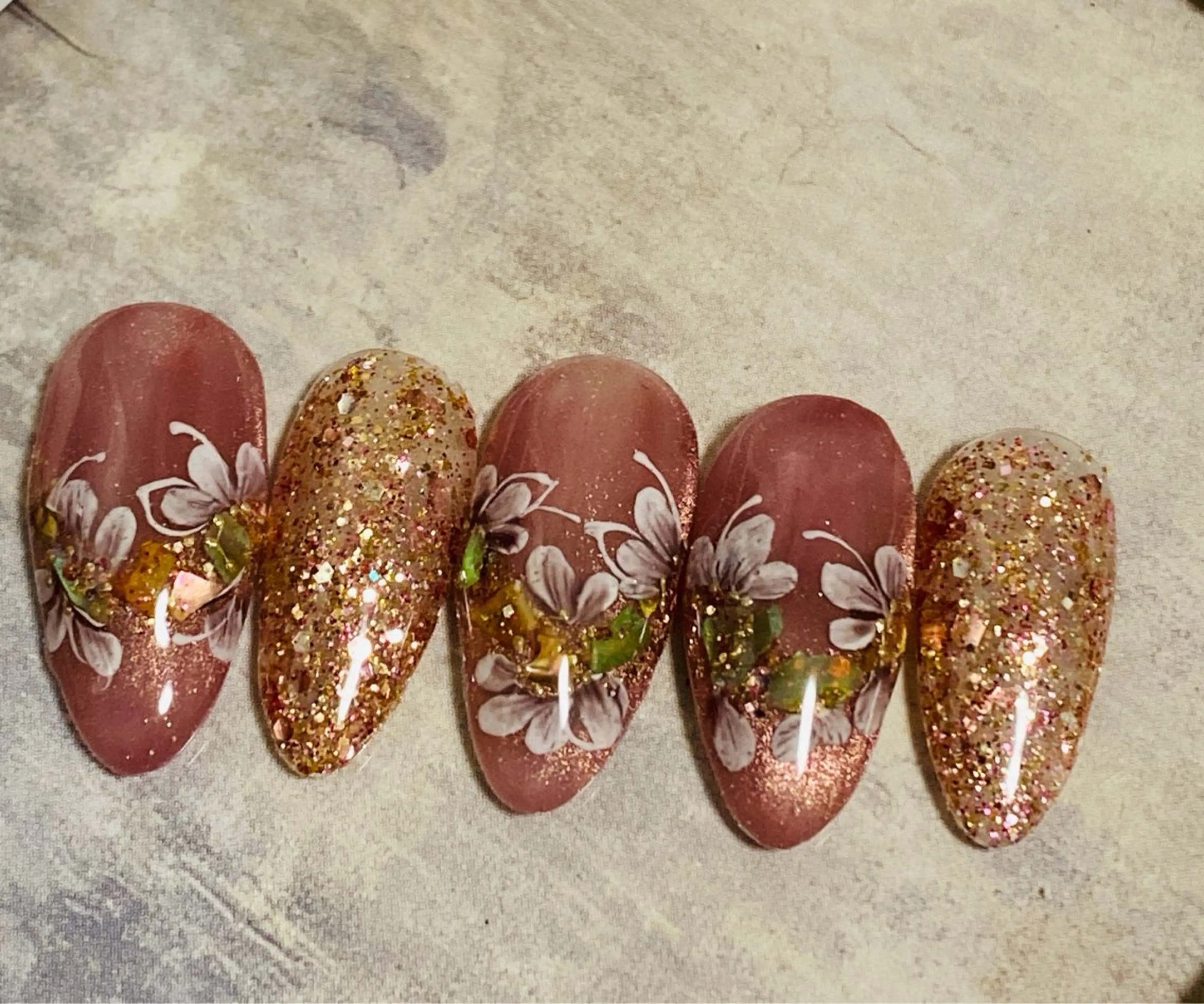 ネイル フラワーネイル ラメ(グリッター) 自宅ネイルサロン ♦️nuance♦️のネイルデザイン