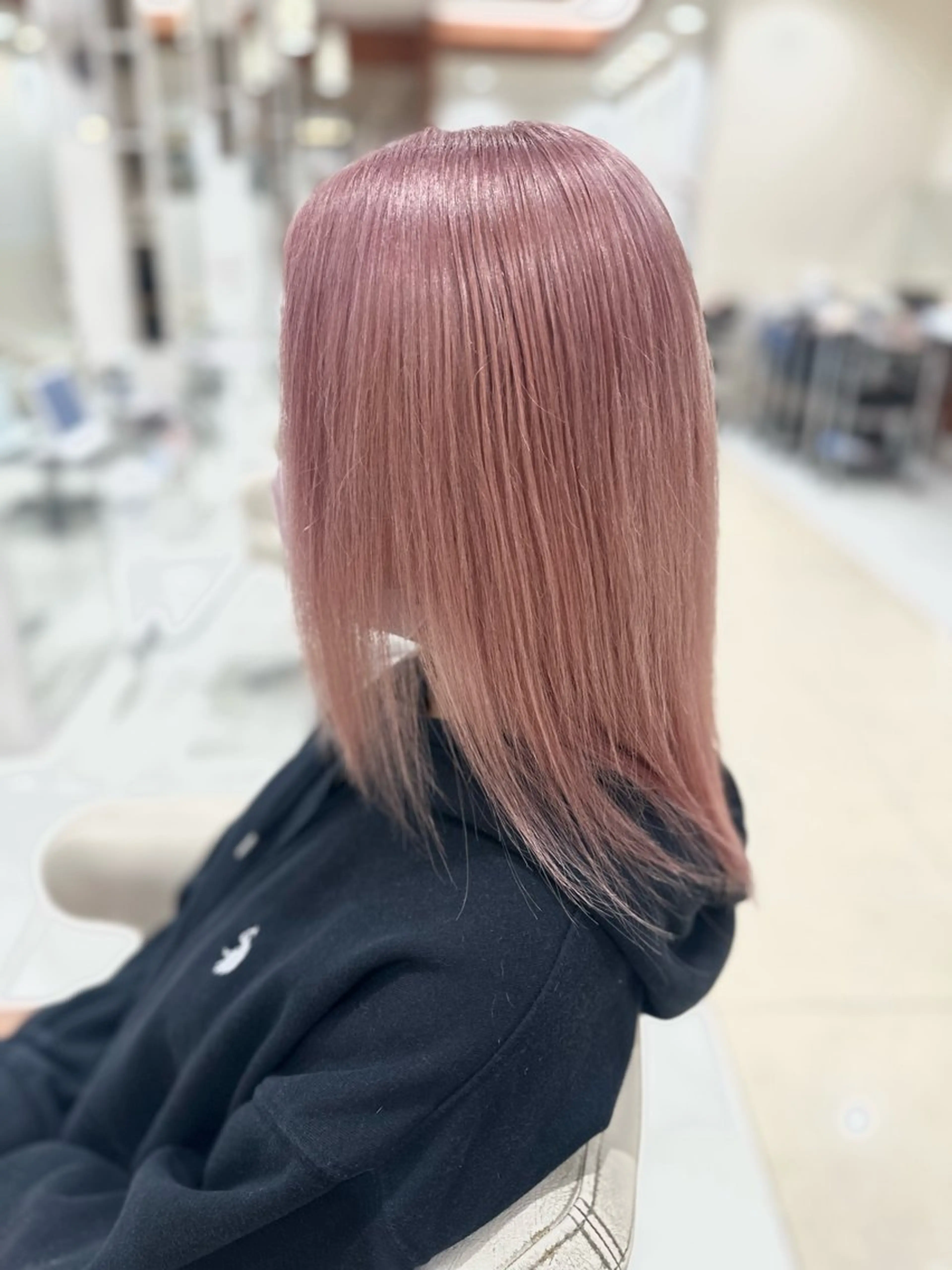 カラー スガト /ブリーチカラーのヘアスタイル